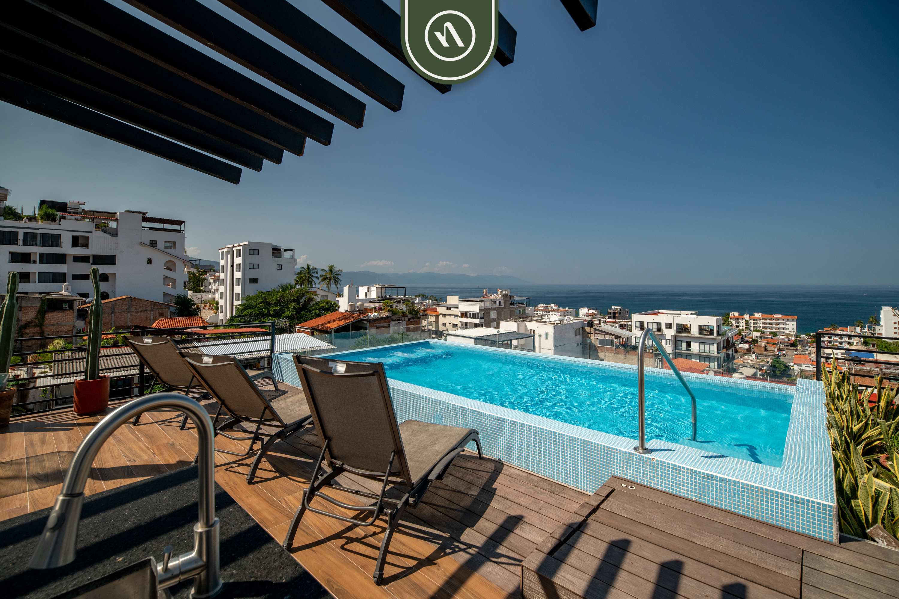 Centric Condo in PV Downtown - Private Patio - Pool - Foto 1