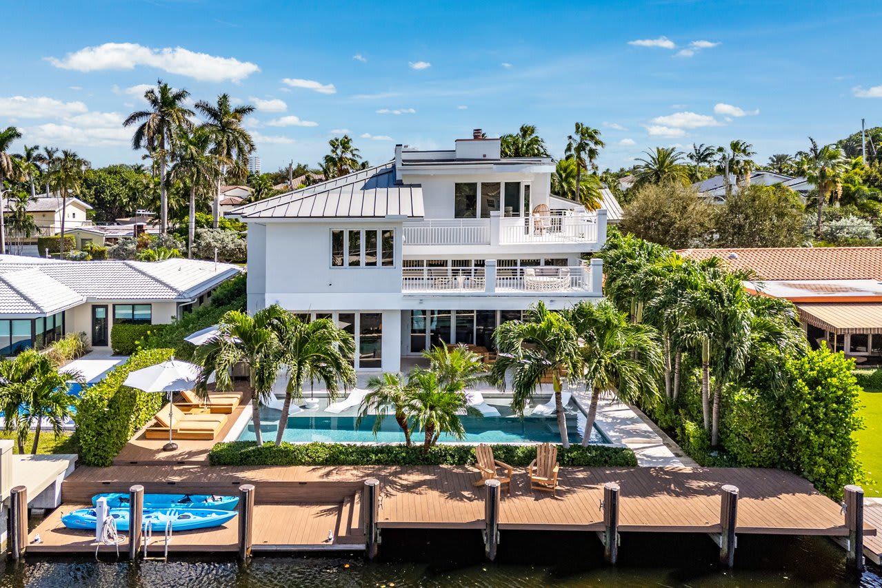 A true waterfront gem, where the canal meets lush greenery for ultimate tranquility.