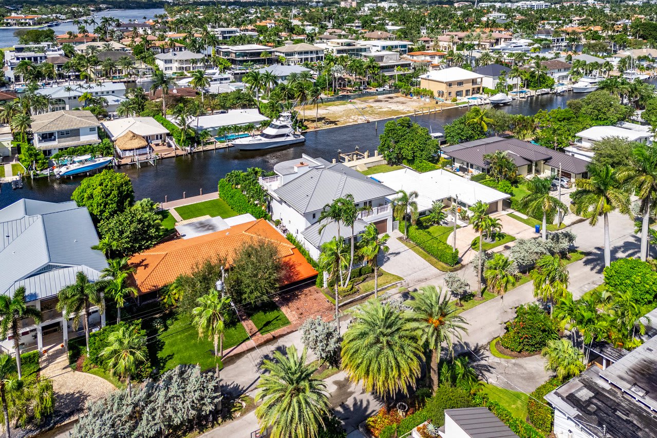 An exclusive neighborhood nestled along the canal.