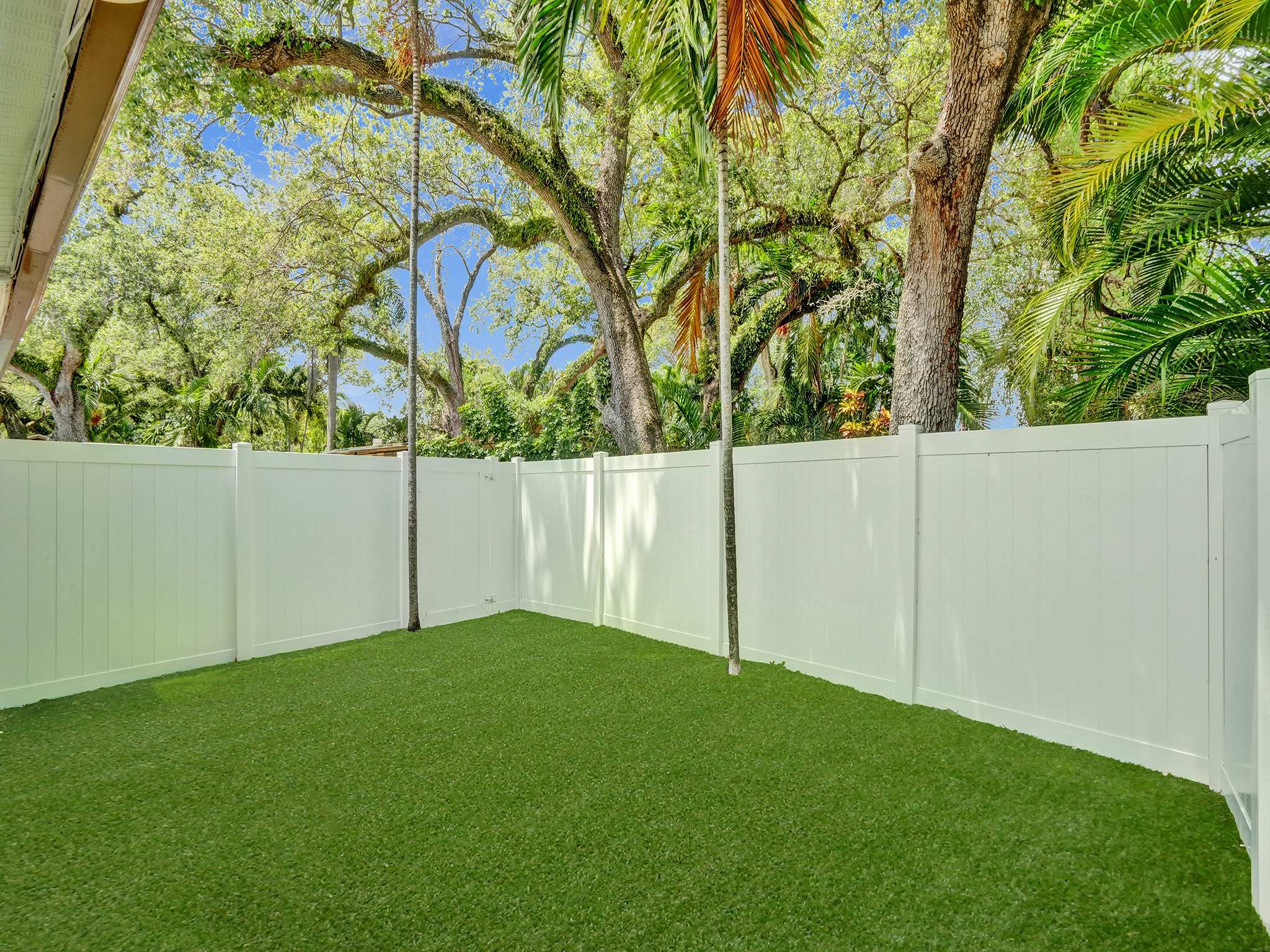 Stylish Modern Studio 1