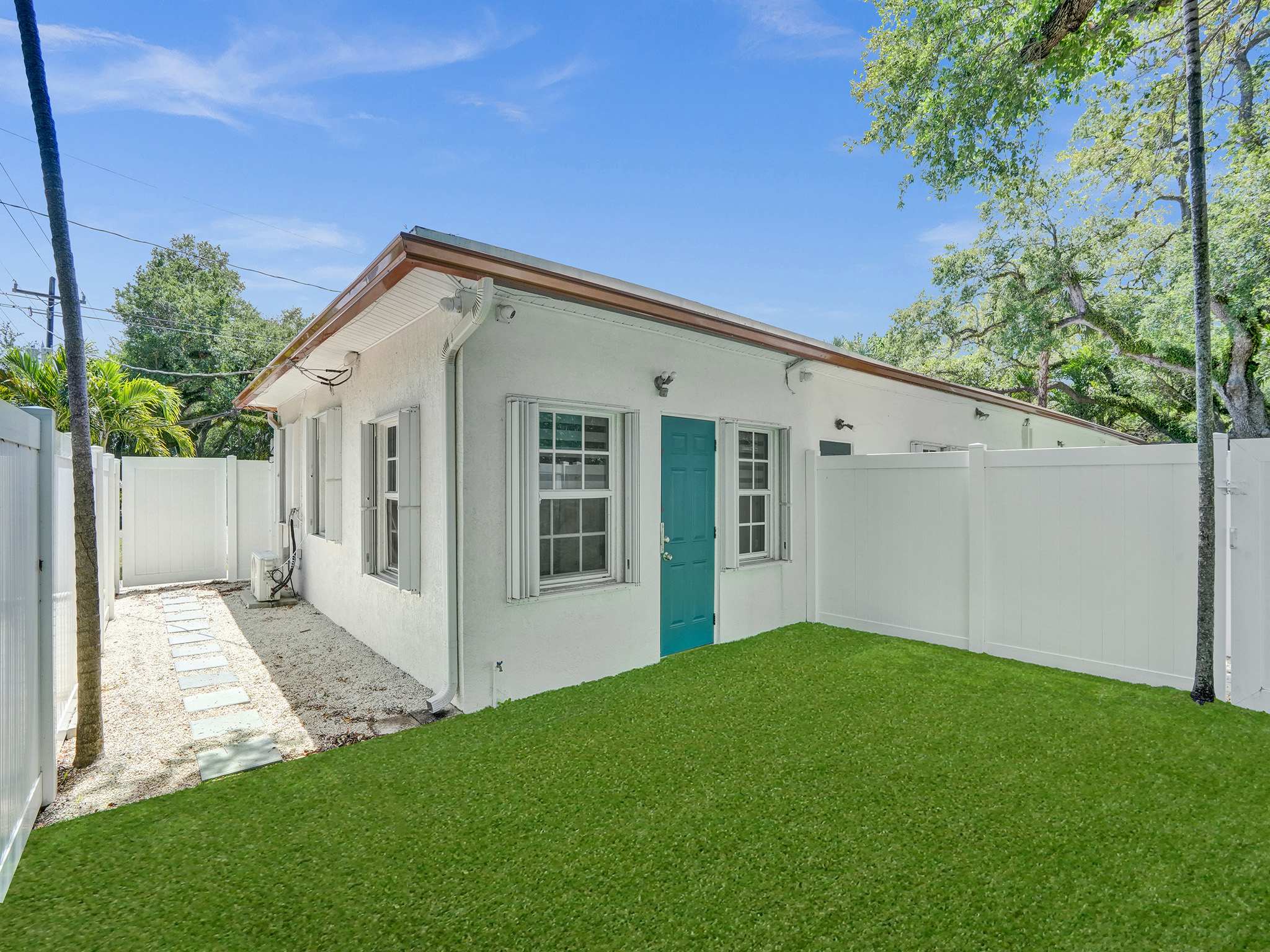 Stylish Modern Studio 1