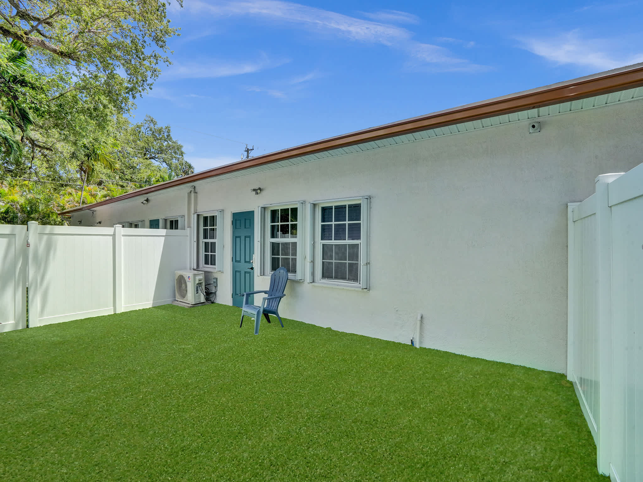 Stylish Modern Studio 3