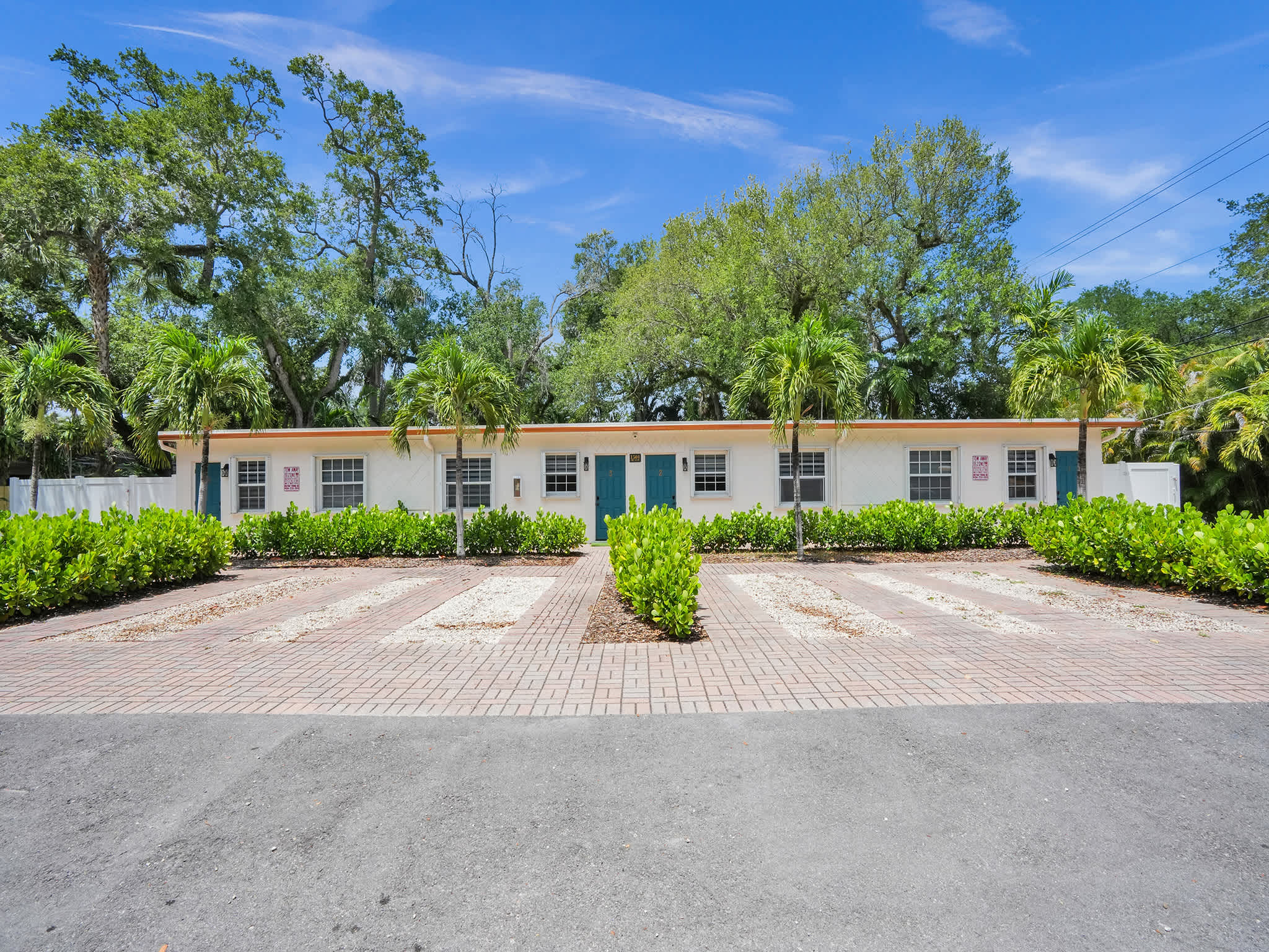 Stylish Modern Studio 4