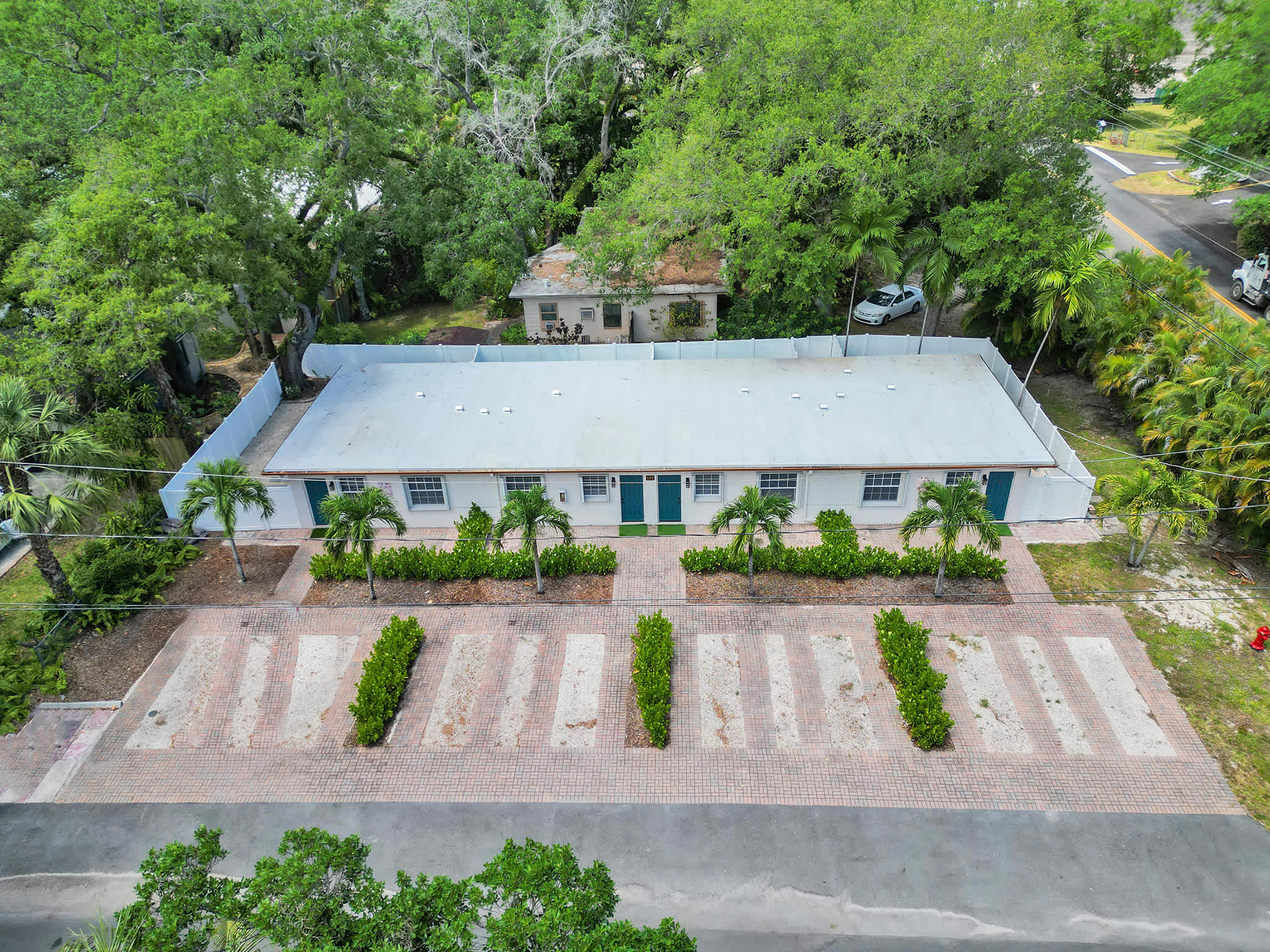 Stylish Modern Studio 4