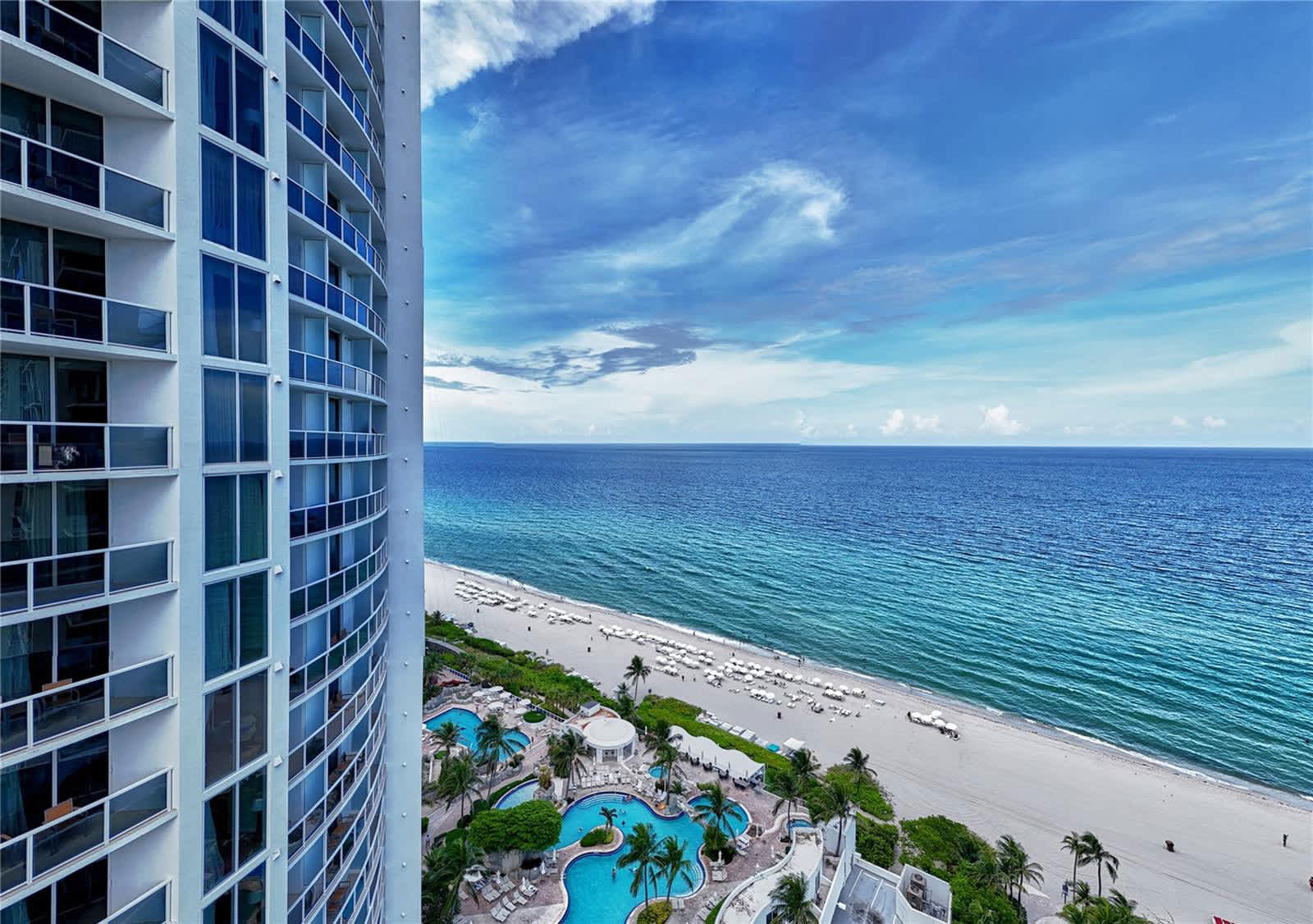uxury Beach Resort • Ocean View, Pool & Gym