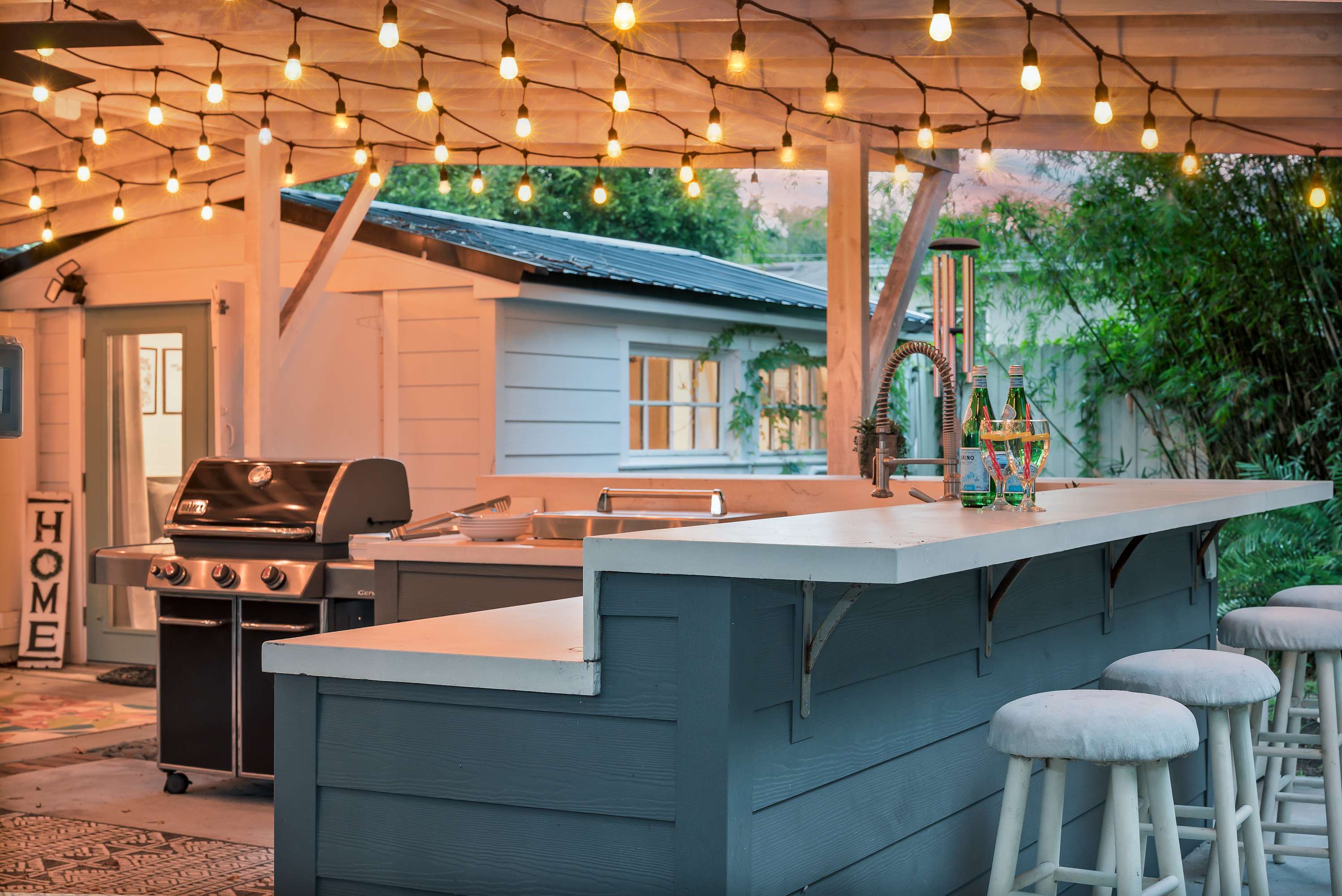 Tiny home w/outdoor kitchen & walk‑in shower