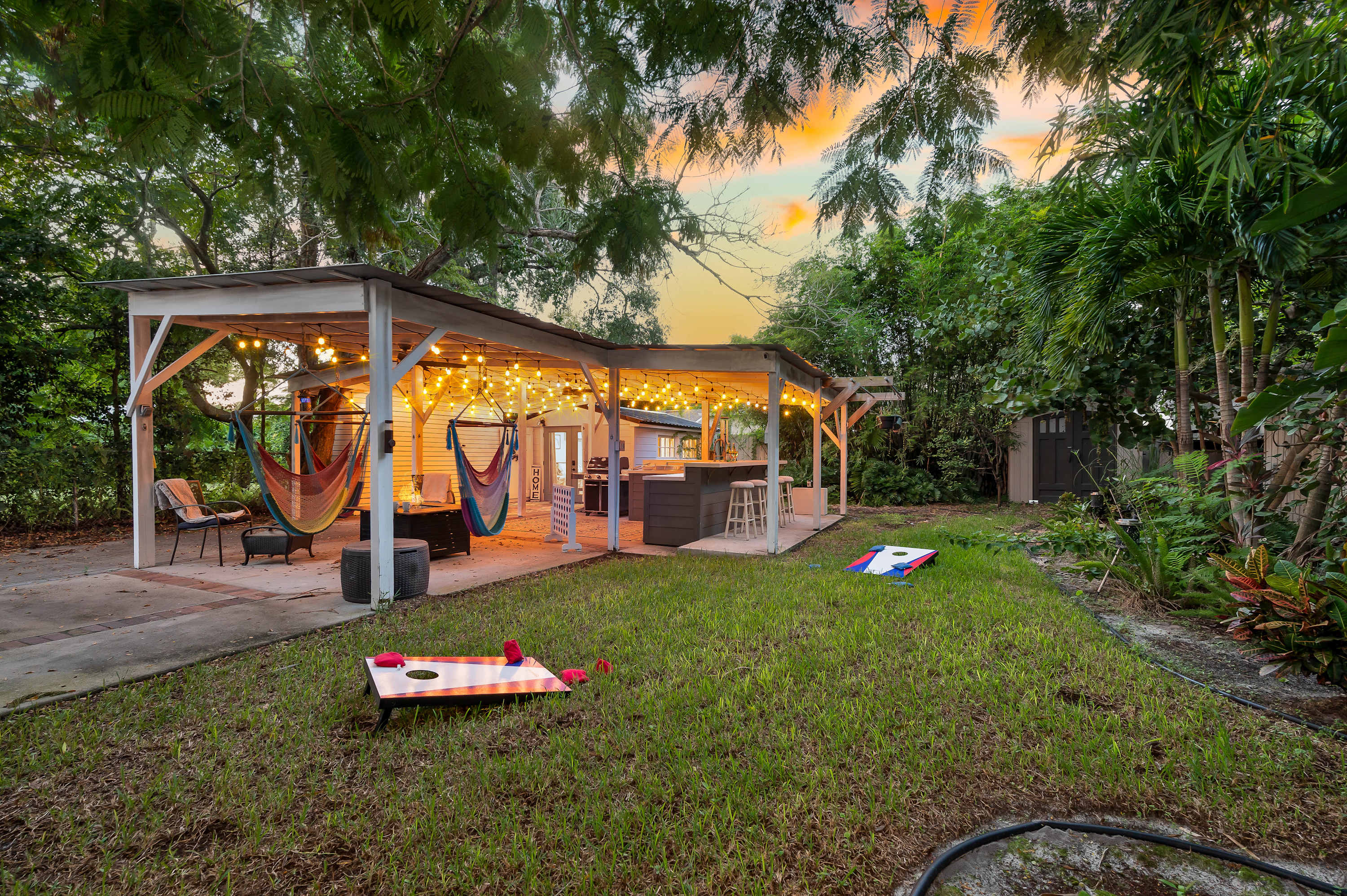 Tiny home w/outdoor kitchen & walk‑in shower