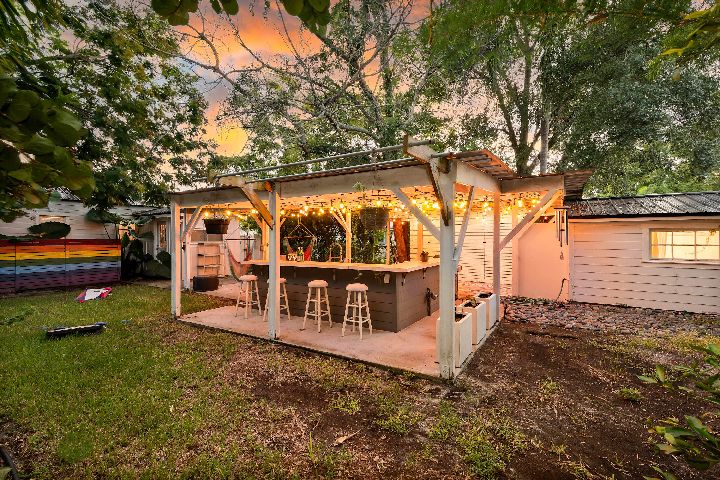 Tiny home w/outdoor kitchen & walk‑in shower
