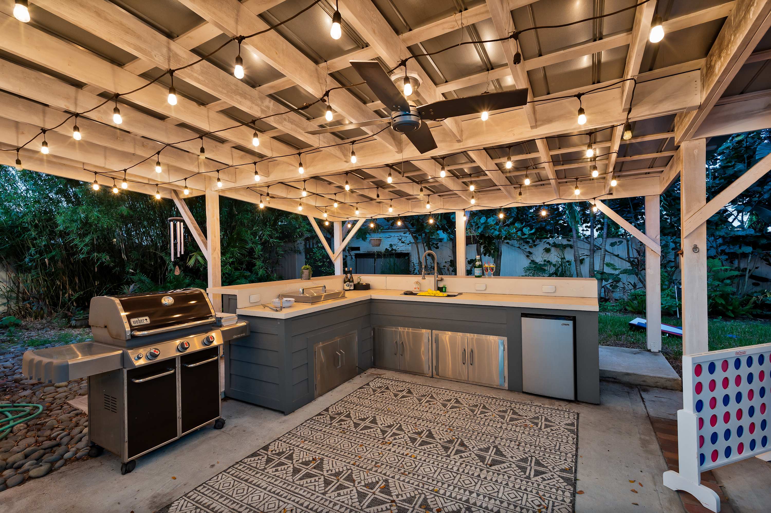 Tiny home w/outdoor kitchen & walk‑in shower