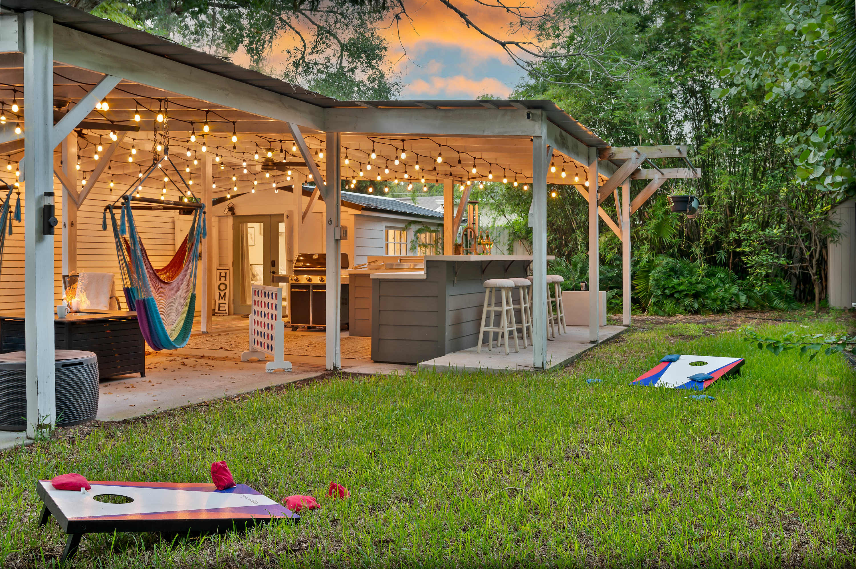 Tiny home w/outdoor kitchen & walk‑in shower
