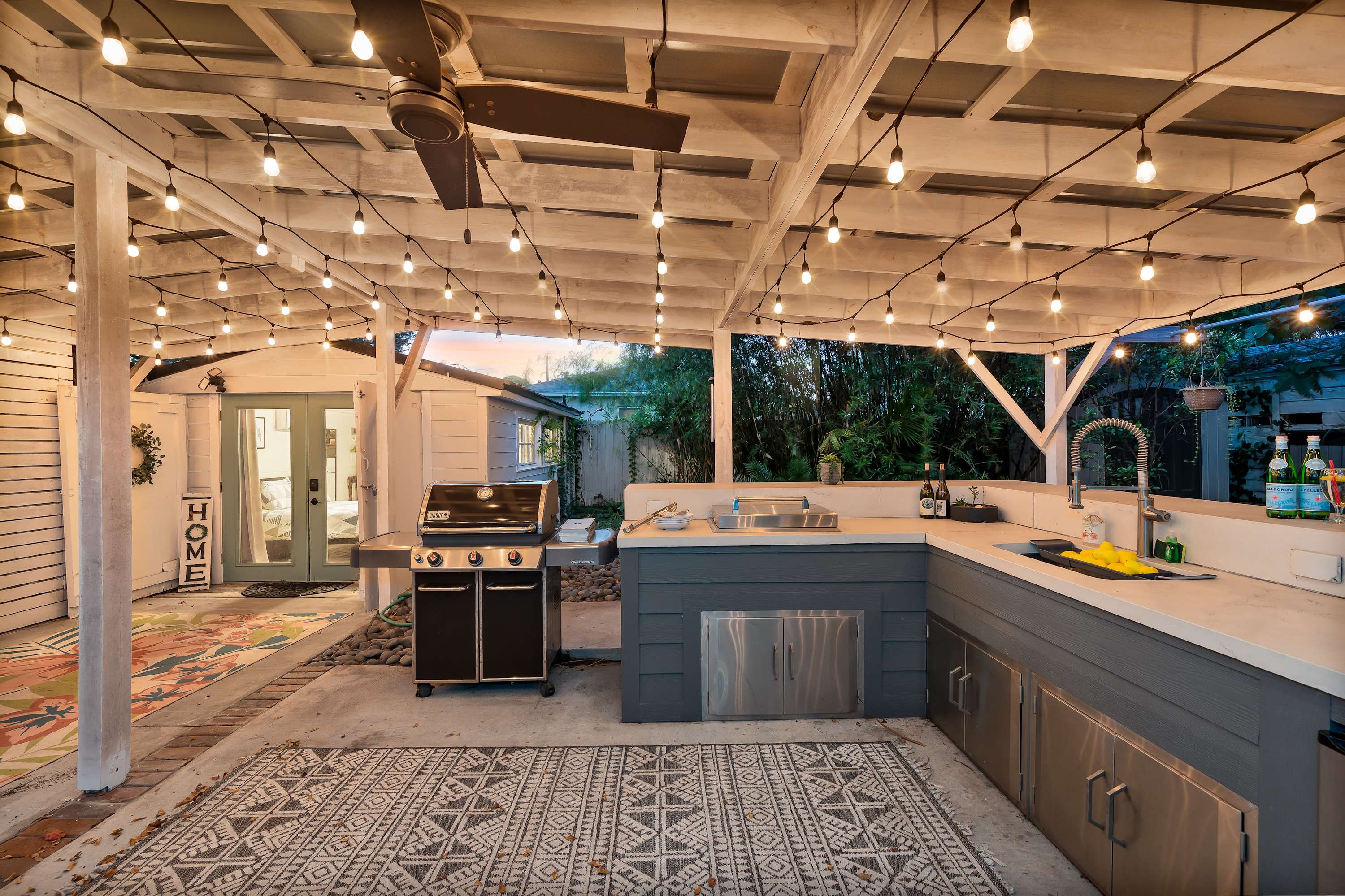 Tiny home w/outdoor kitchen & walk‑in shower