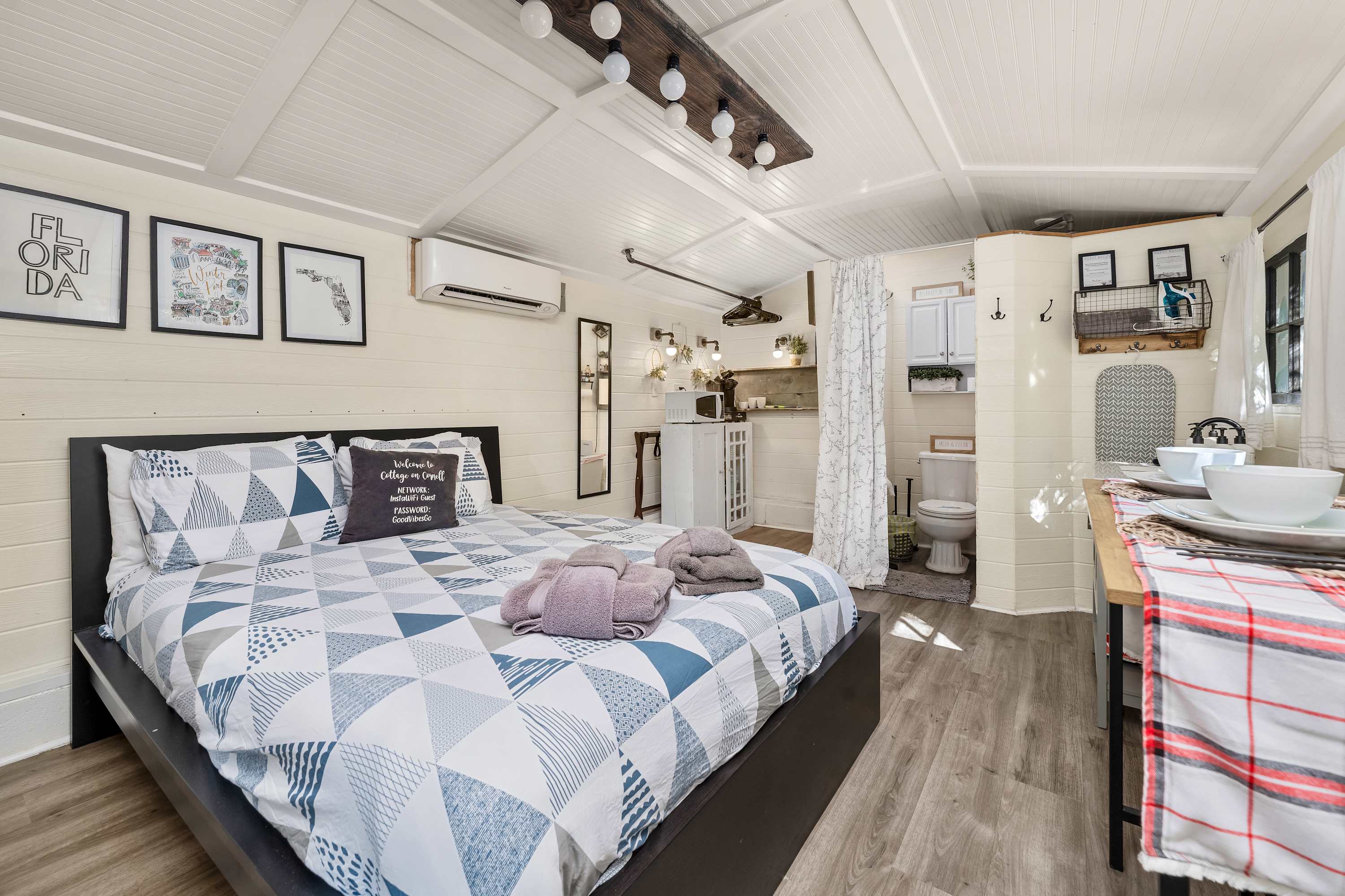 Tiny home w/outdoor kitchen & walk‑in shower