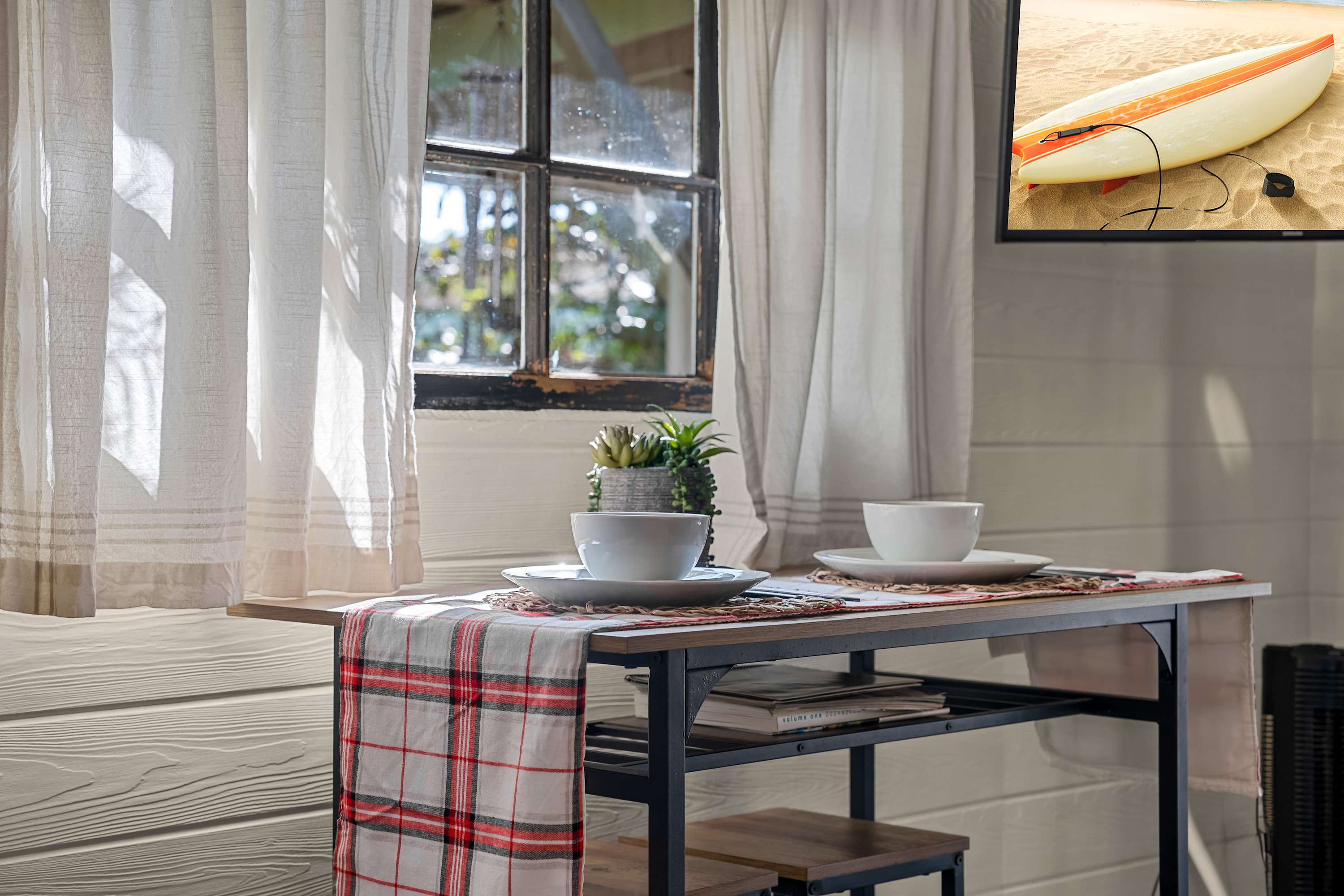 Tiny home w/outdoor kitchen & walk‑in shower