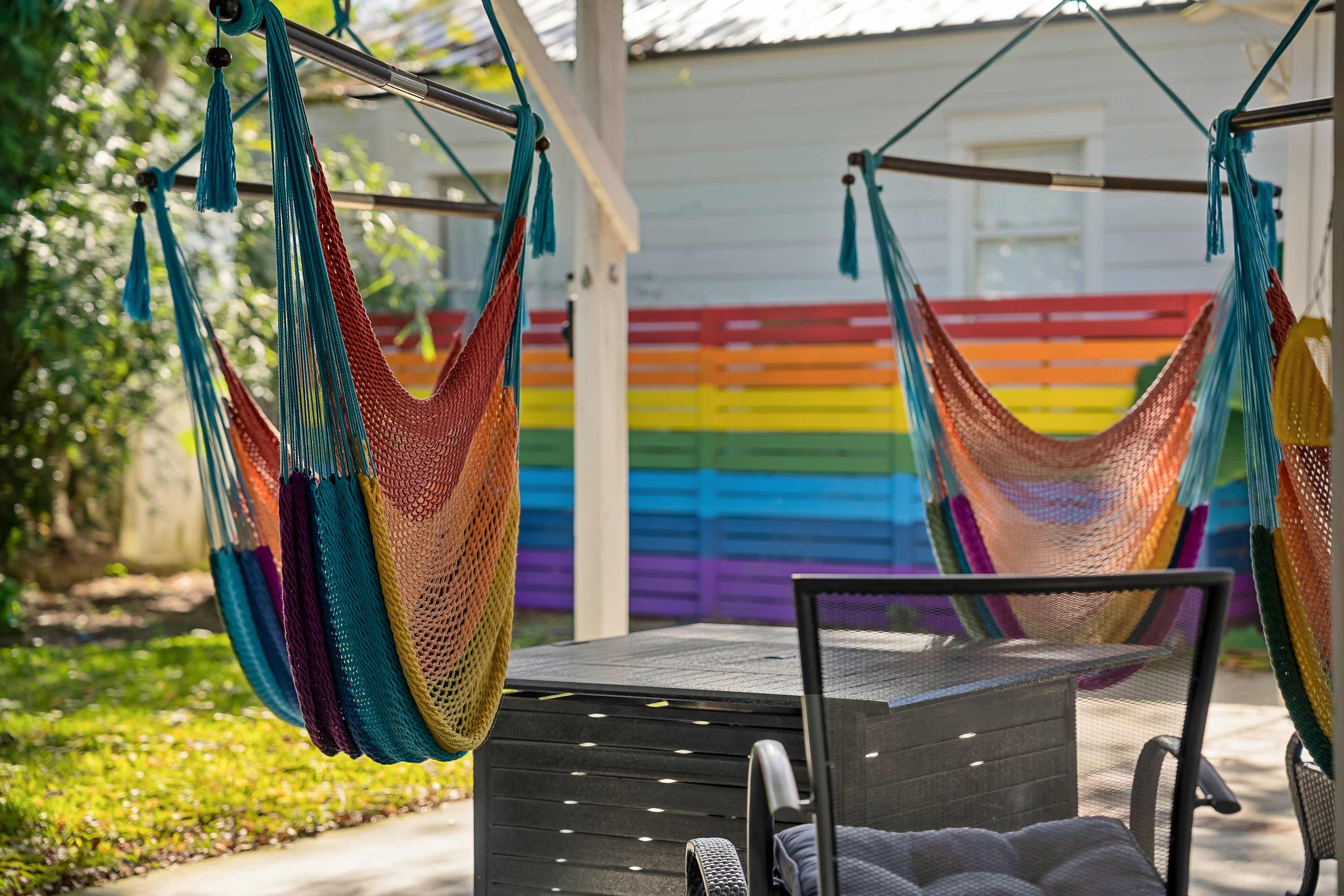 Tiny home w/outdoor kitchen & walk‑in shower