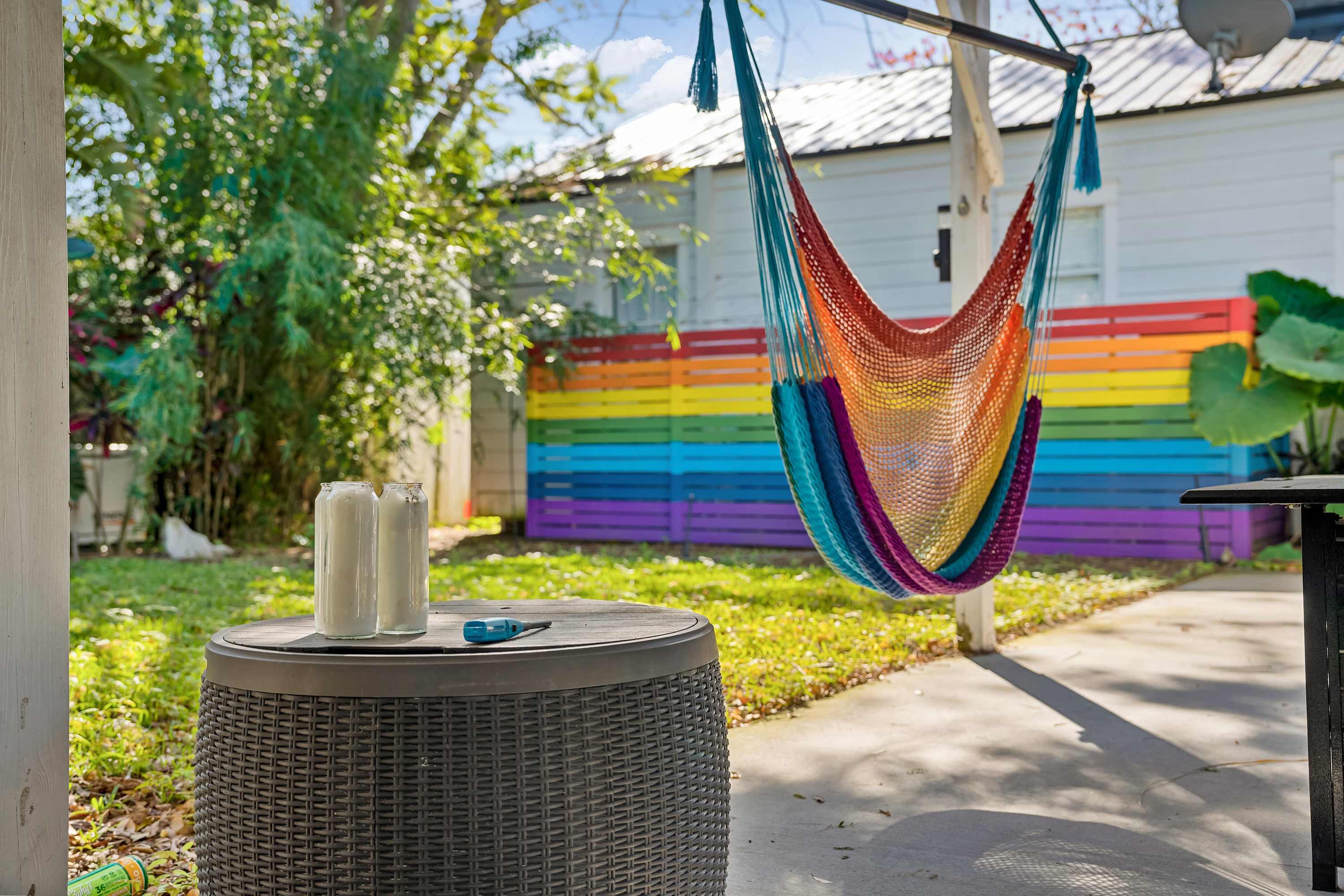 Tiny home w/outdoor kitchen & walk‑in shower