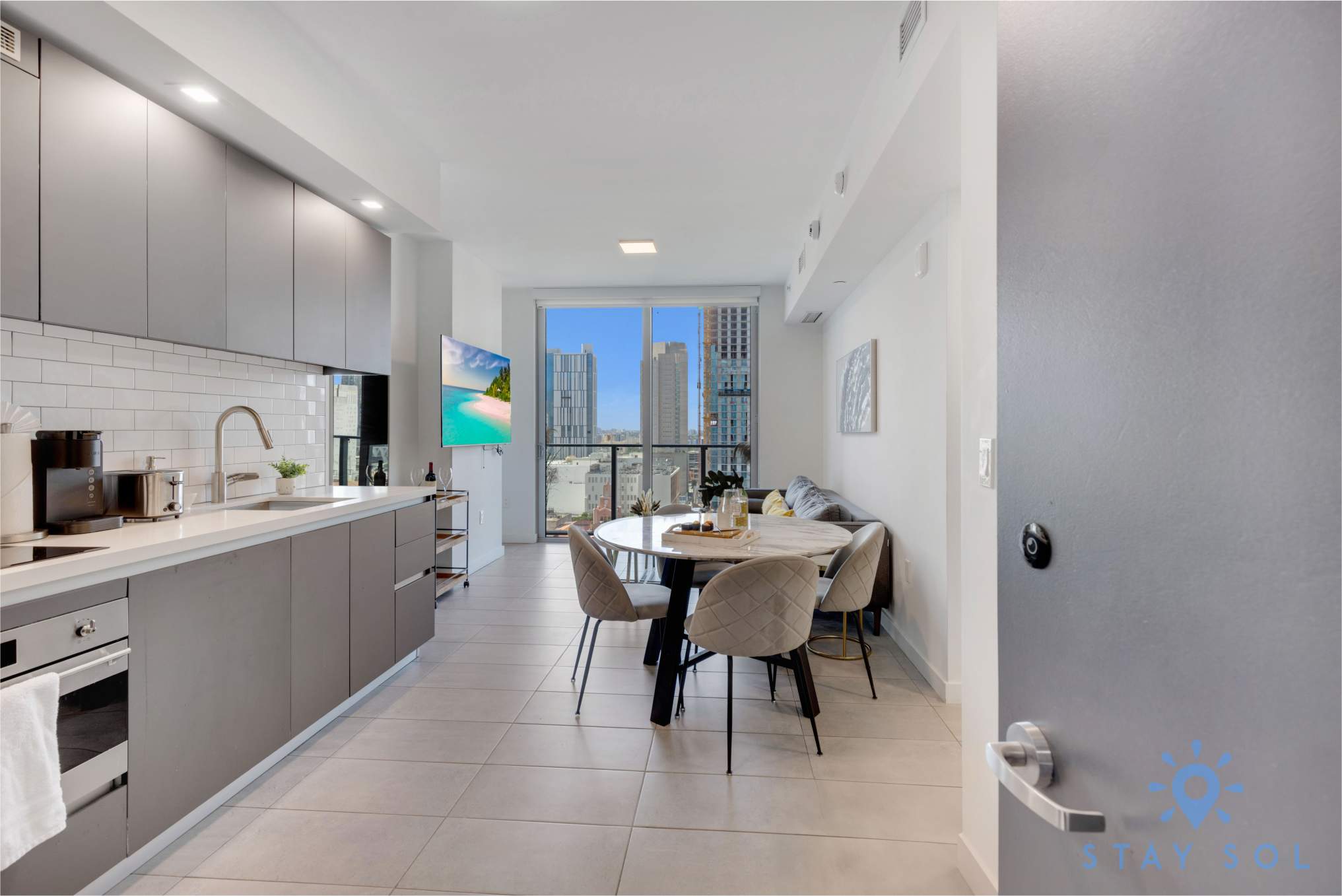 Amazing Apt • Private Balcony & Pool