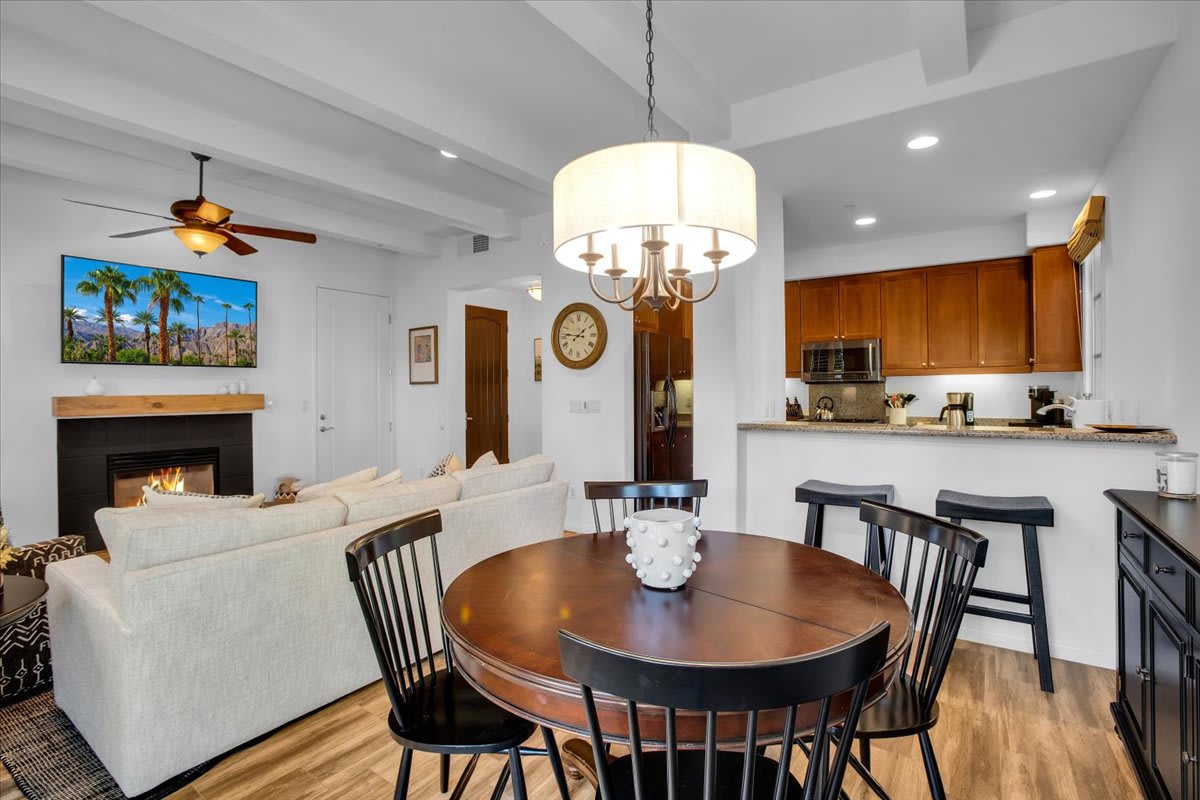 Lux Ground Floor Villa in heart of La Quinta #A - Photo 2