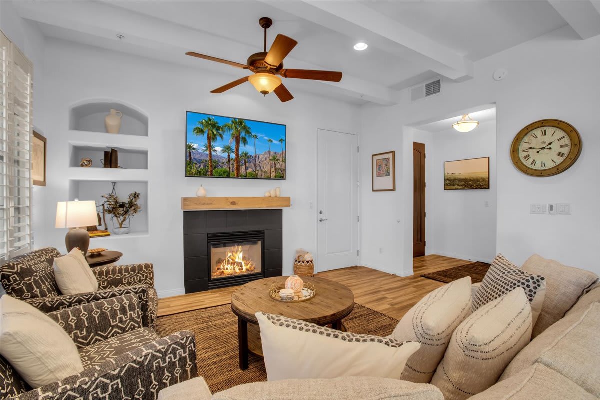 Lux Ground Floor Villa in heart of La Quinta #A - Photo 4