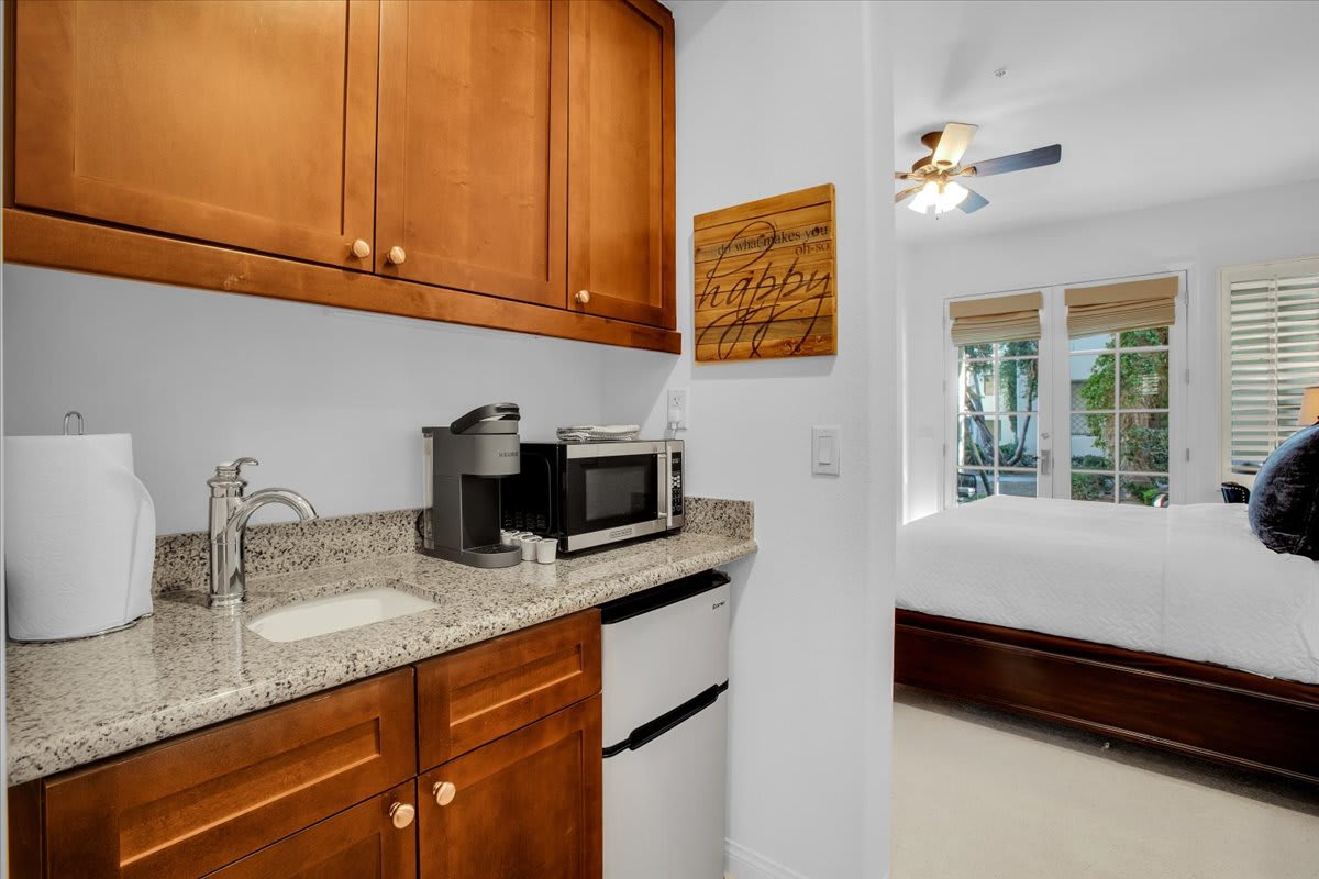 Lux Ground Floor Studio in heart of La Quinta #B - Photo 5