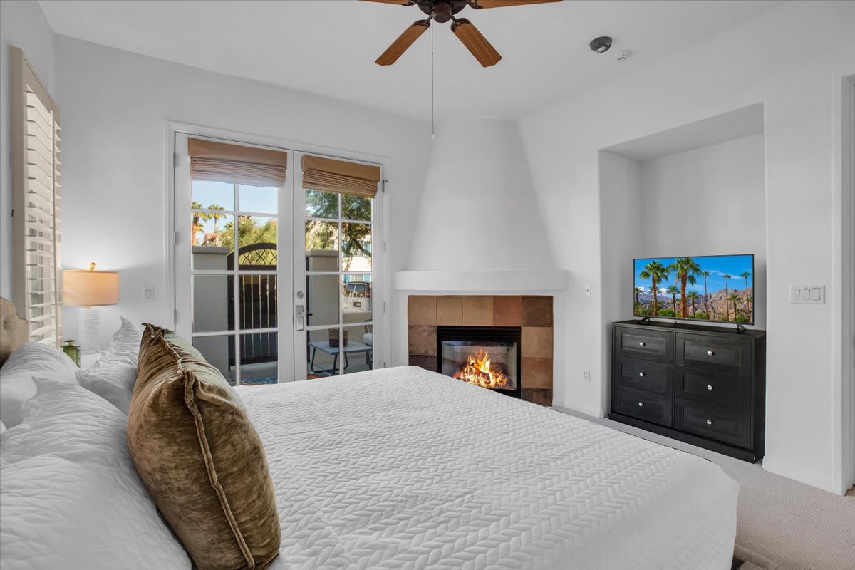 Lux Ground Floor Studio in heart of La Quinta #C - Photo 2