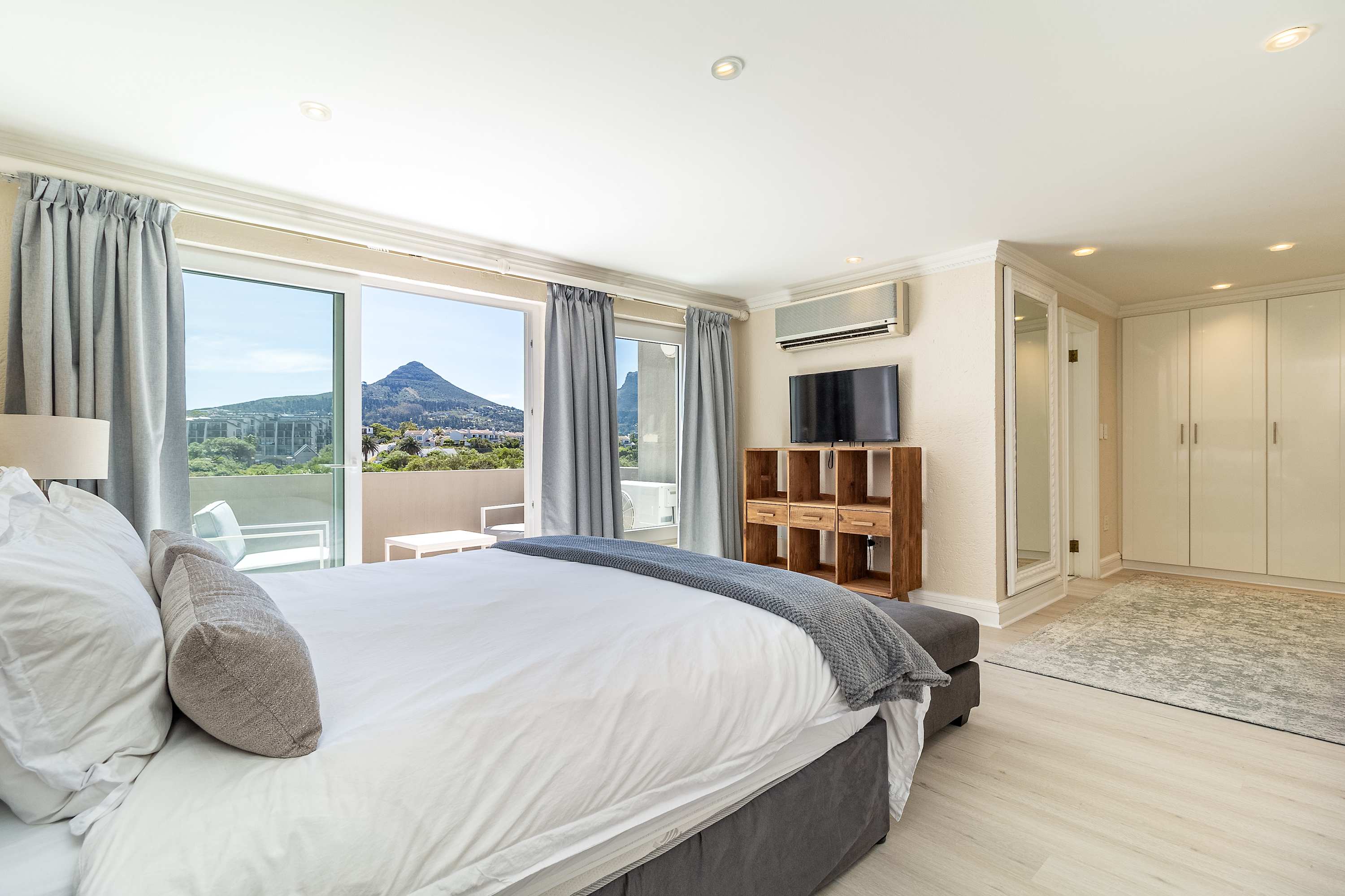 Beachfront Villa, Beach Club, HoutBay, Cape Town, South Africa  - Picture 13