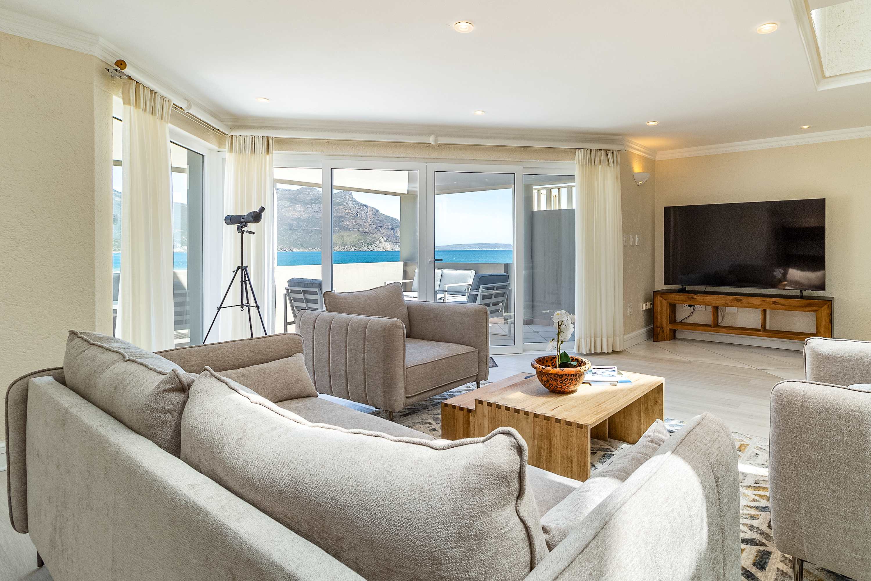 Beachfront Villa, Beach Club, HoutBay, Cape Town, South Africa  - Picture 5