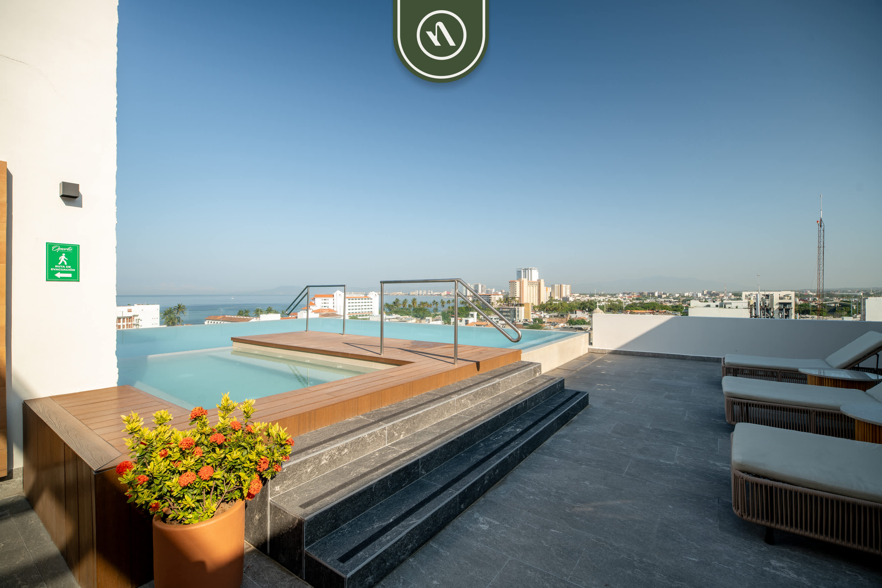 Modern 2 BR Condo - Rooftop Pool - Gym - Downtown - Foto 1