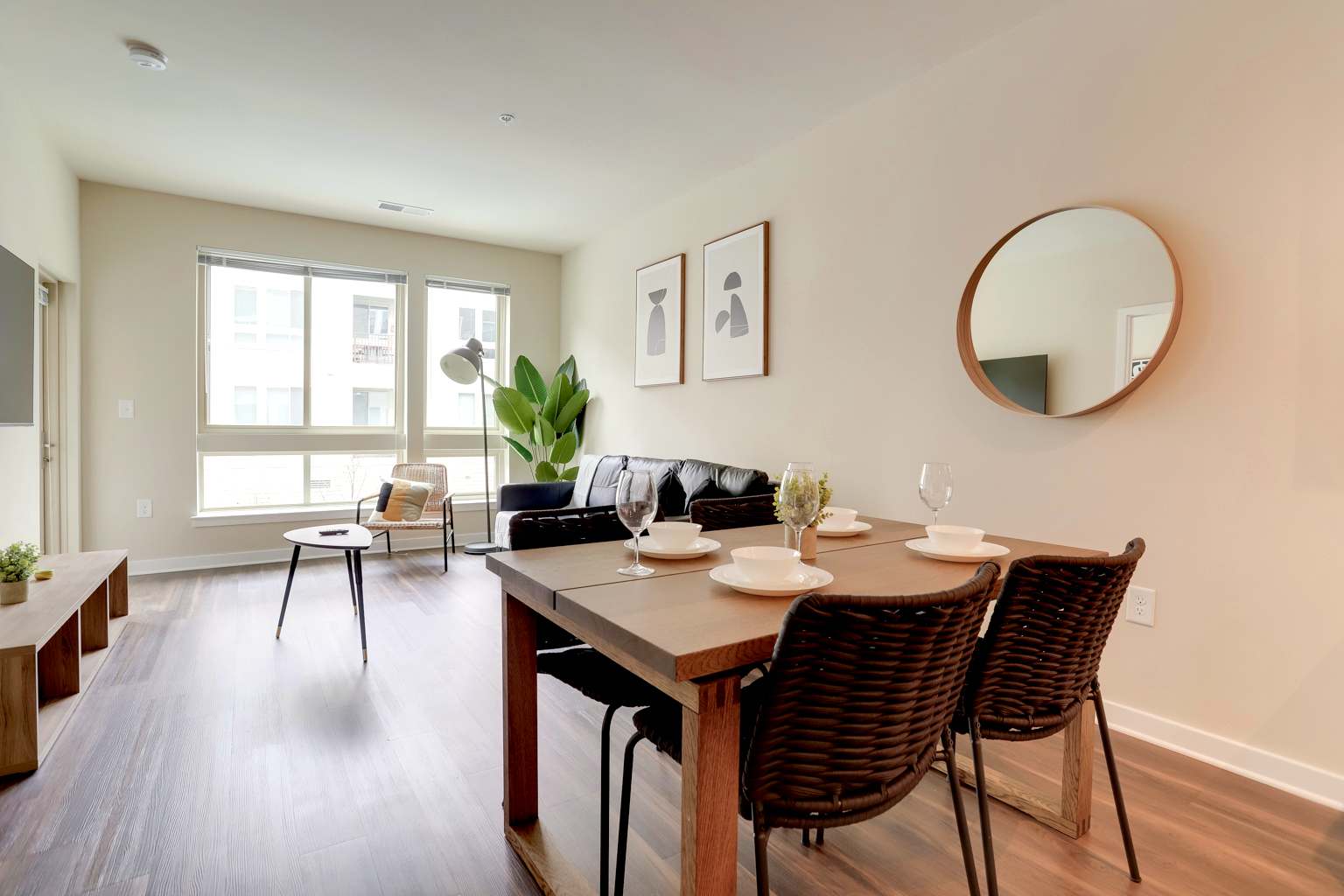 Elegant Apt Near National Mall - Photo 20