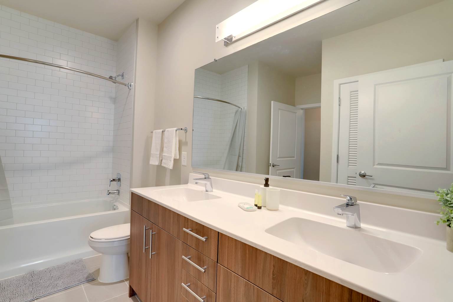 Elegant Apt Near National Mall - Photo 37