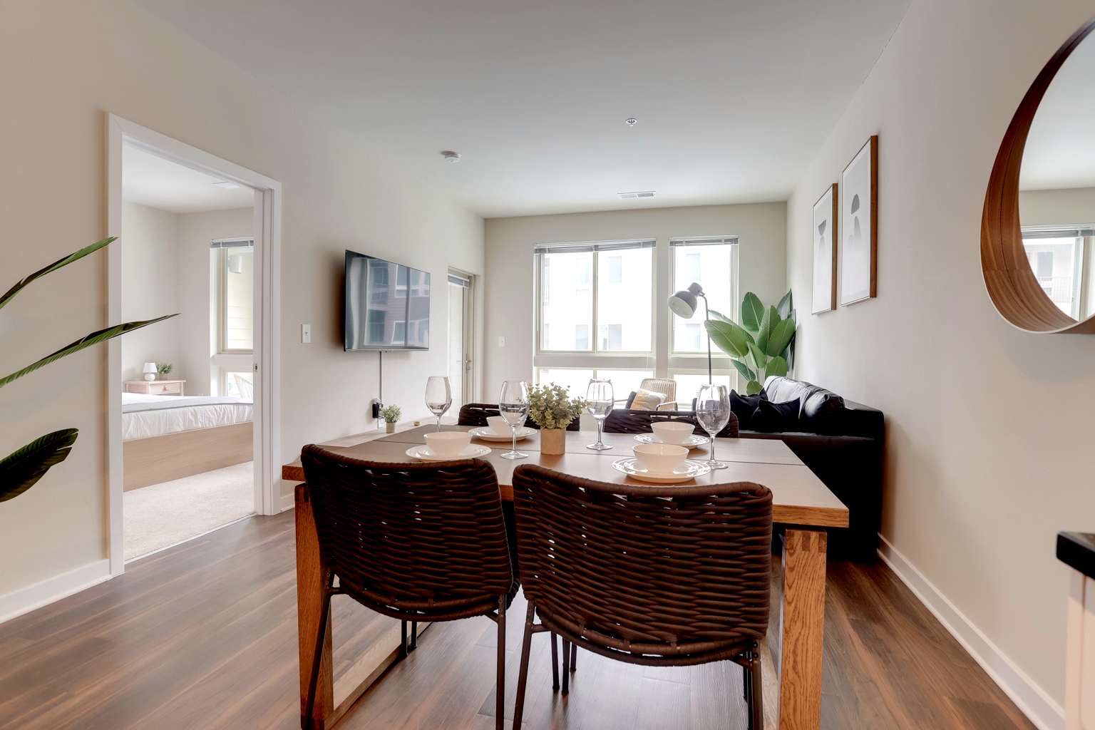 Elegant Apt Near National Mall - Photo 19