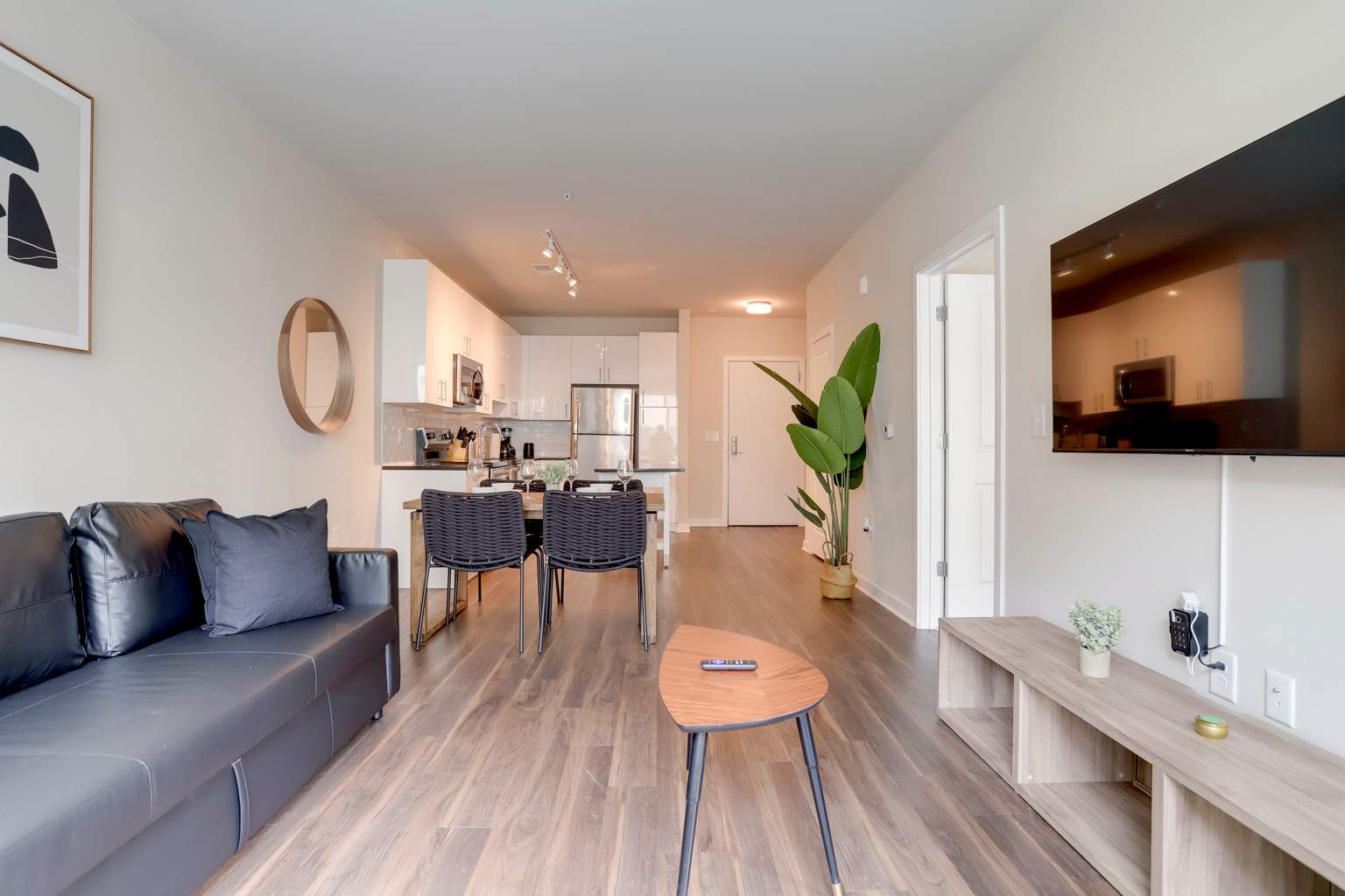 Elegant Apt Near National Mall - Photo 7