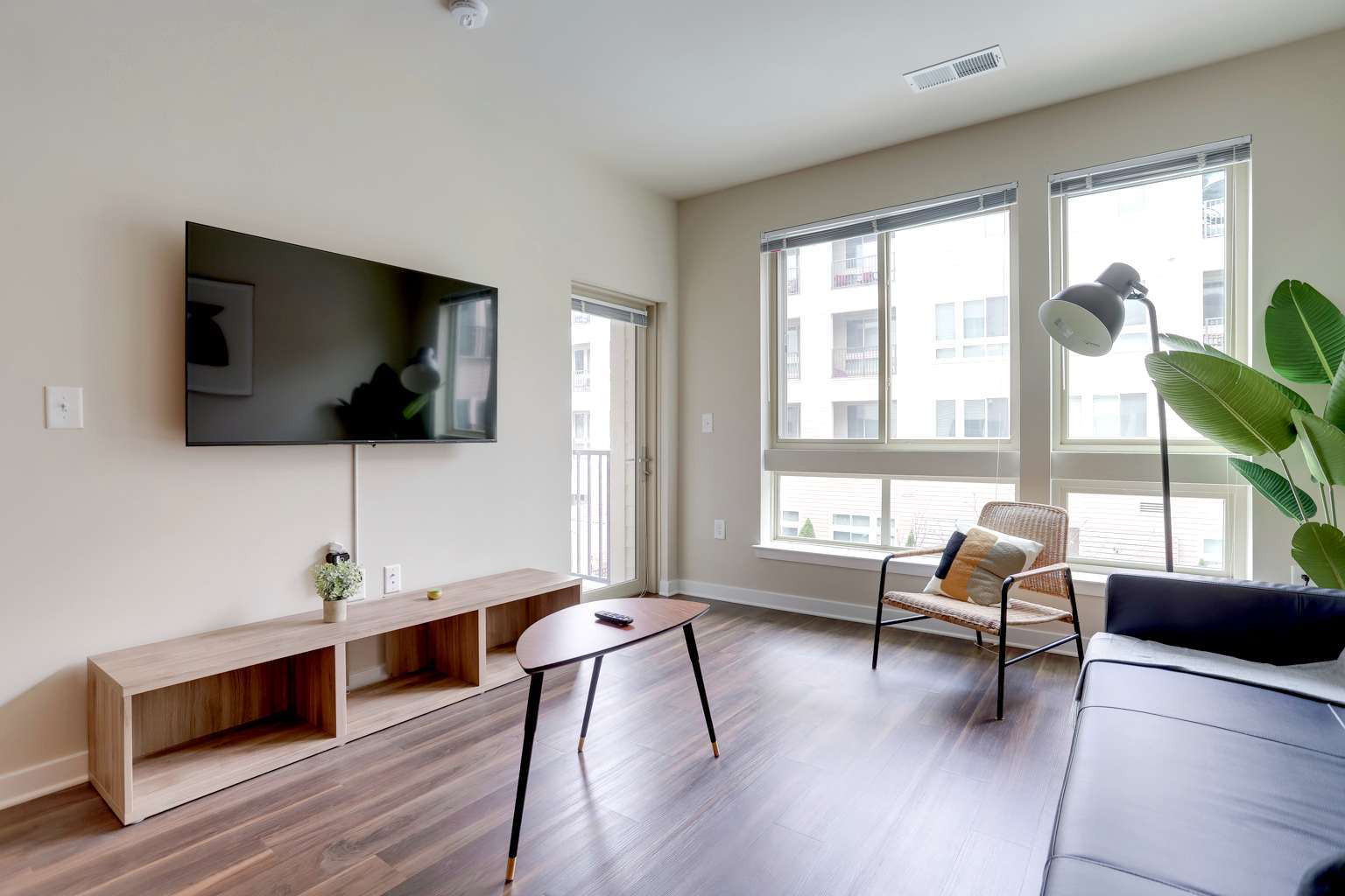 Elegant Apt Near National Mall - Photo 1