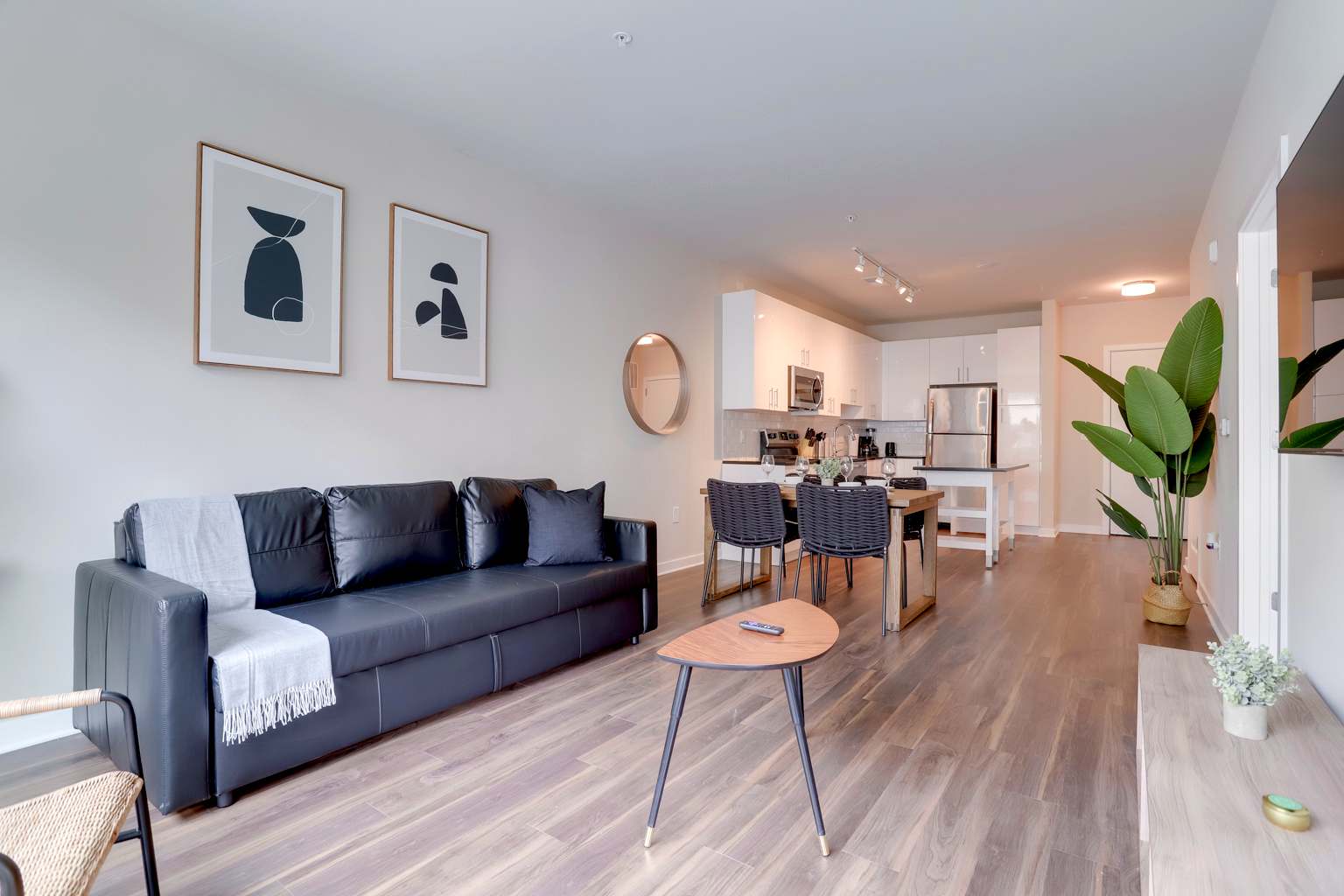 Elegant Apt Near National Mall - Photo 8