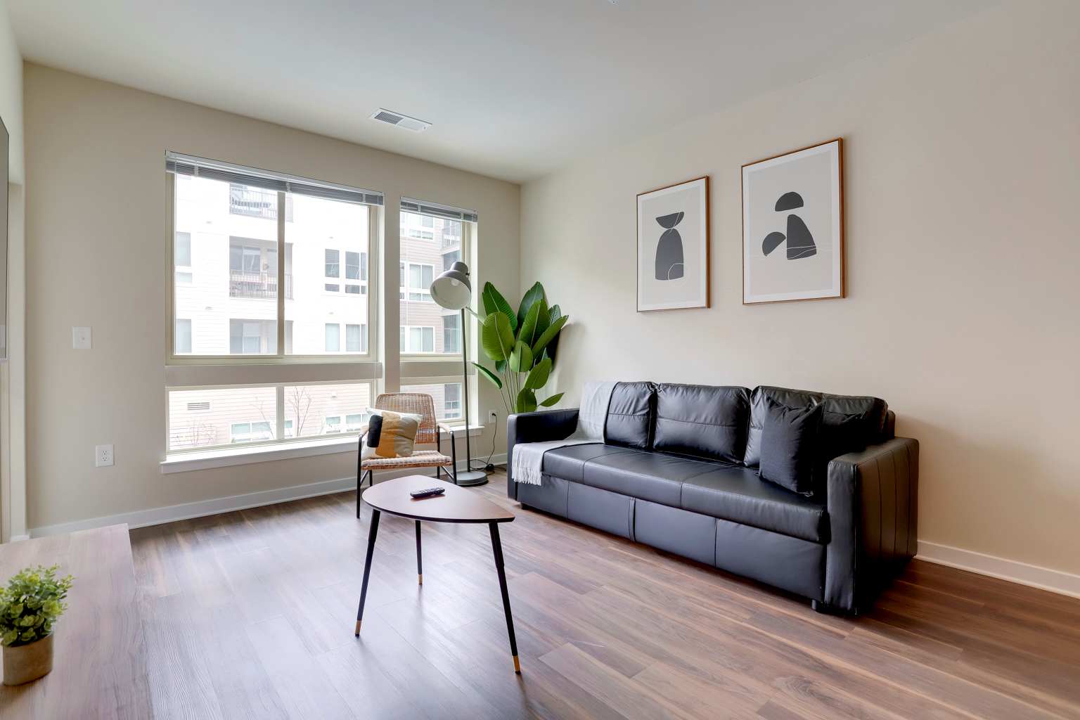 Elegant Apt Near National Mall - Photo 13