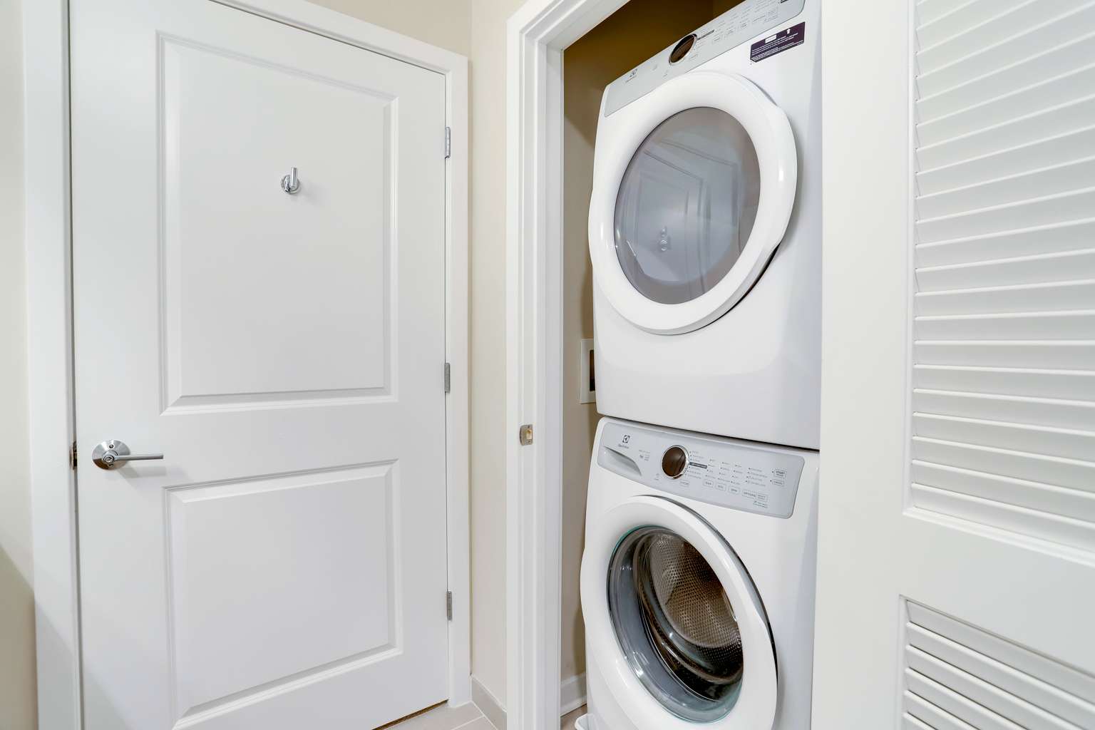 Elegant Apt Near National Mall - Photo 36