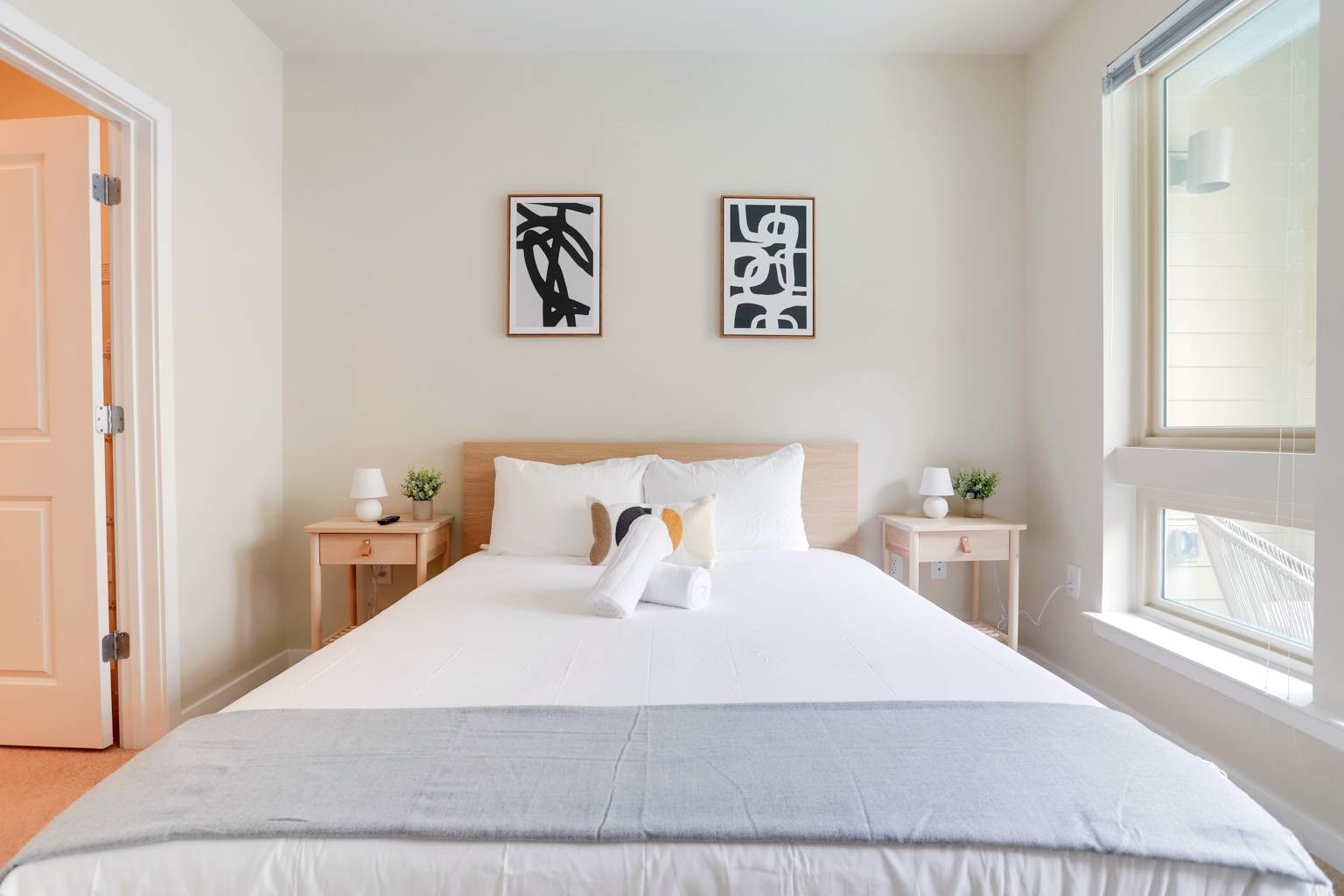 Elegant Apt Near National Mall - Photo 9