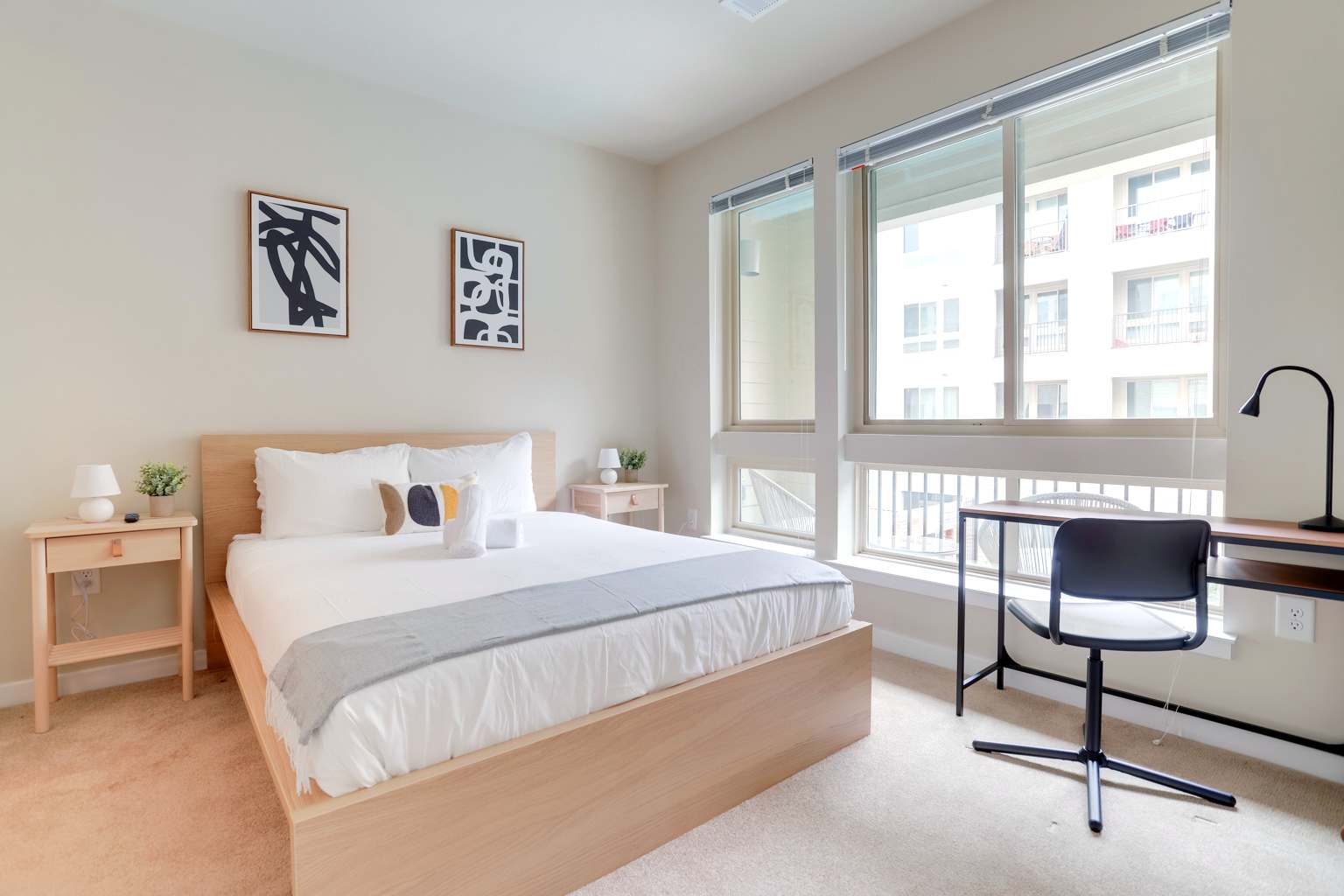 Elegant Apt Near National Mall - Photo 2