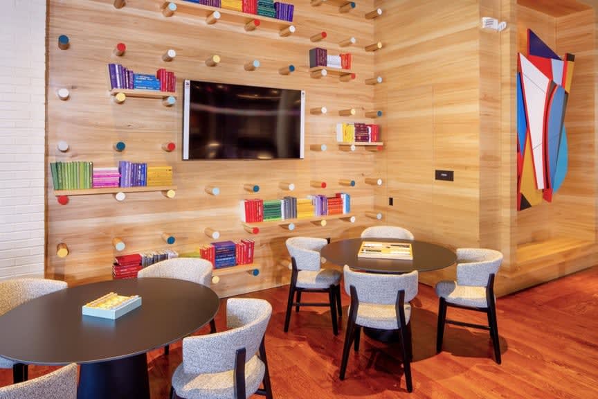 Elegant Apt Near National Mall - Photo 24