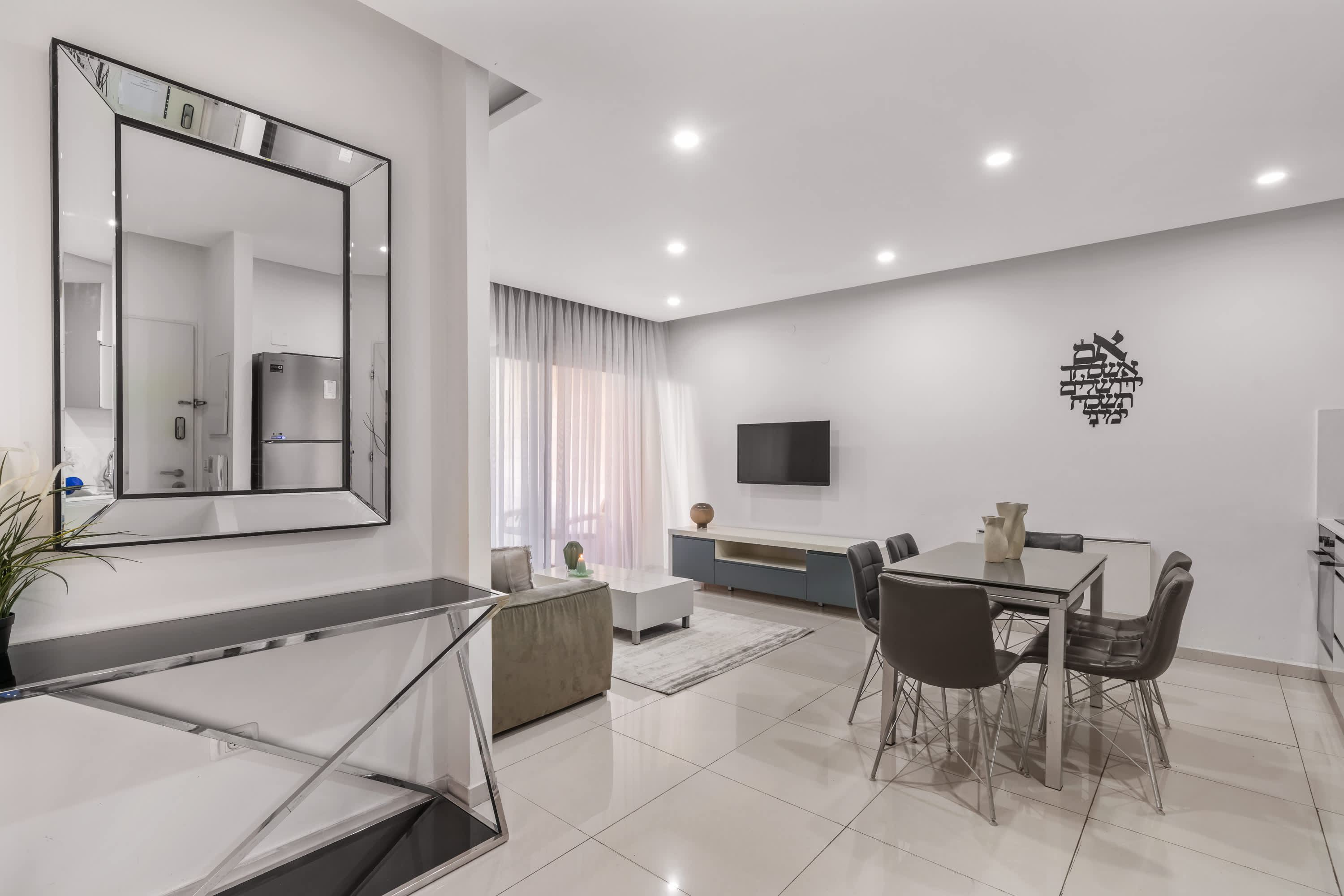 Spacious Downtown Retreat with Terrace and Parking photo 33