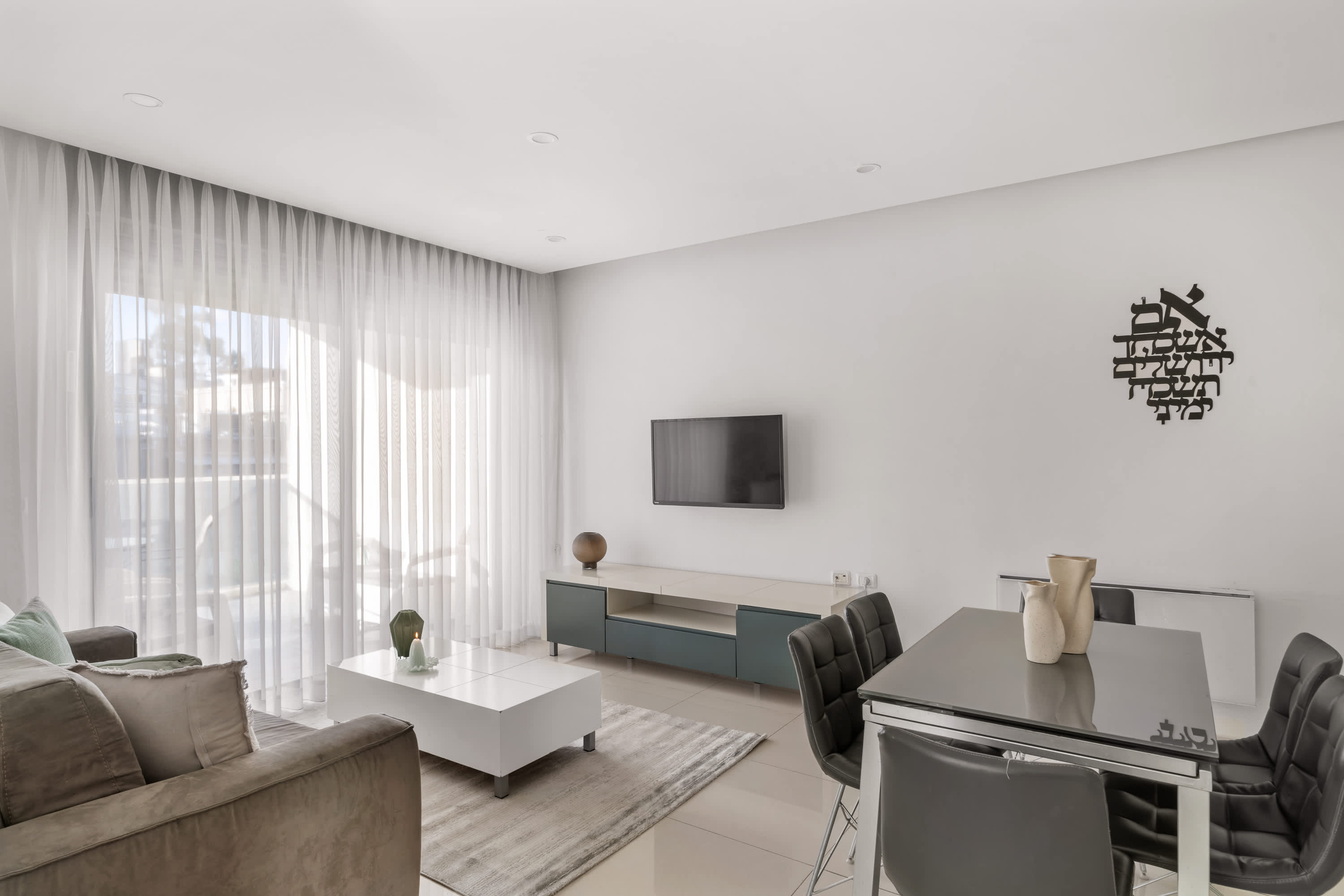 Spacious Downtown Retreat with Terrace and Parking photo 27