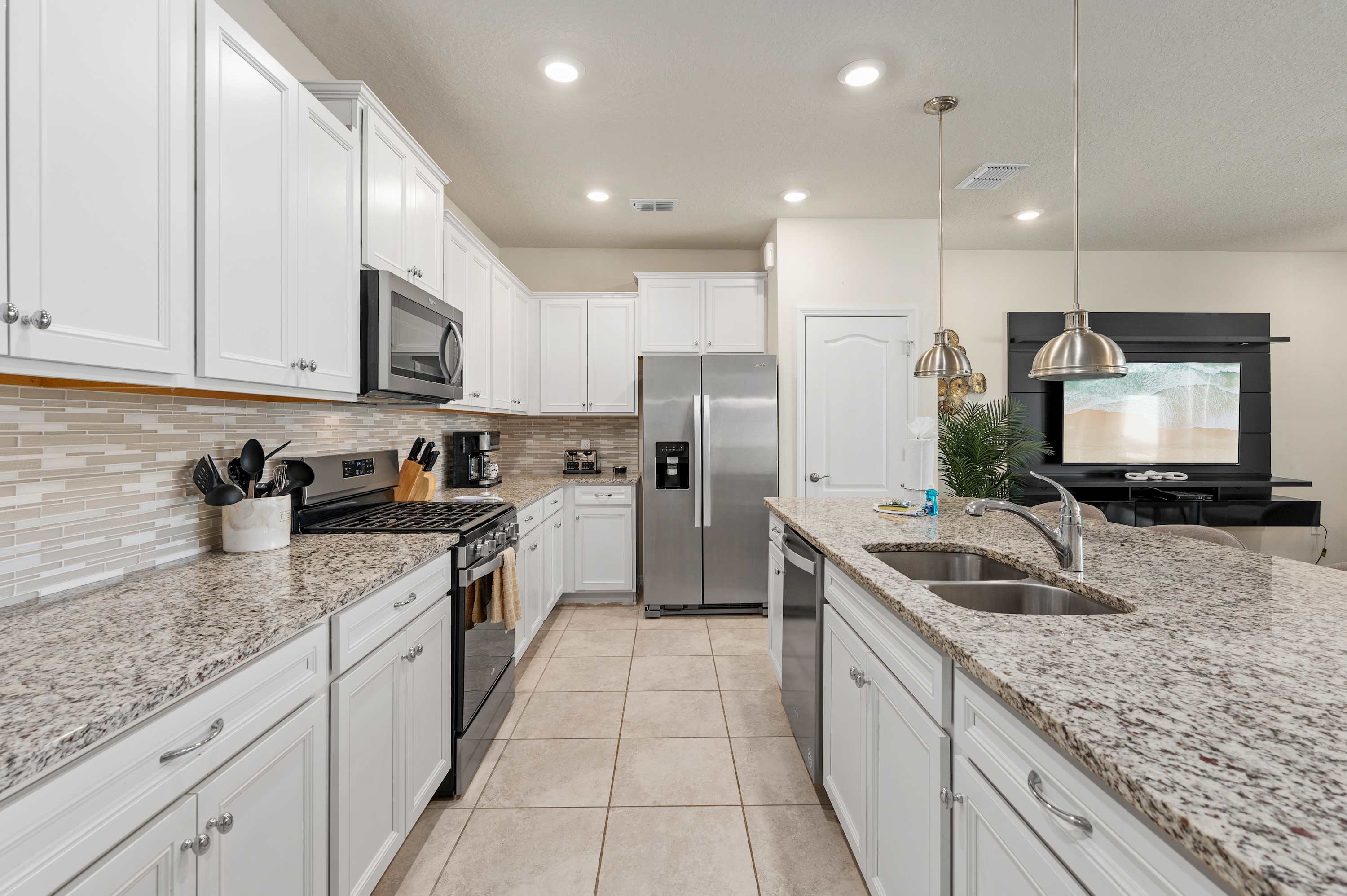 Lazy River, Heated Pool, Themed BR & Grill!