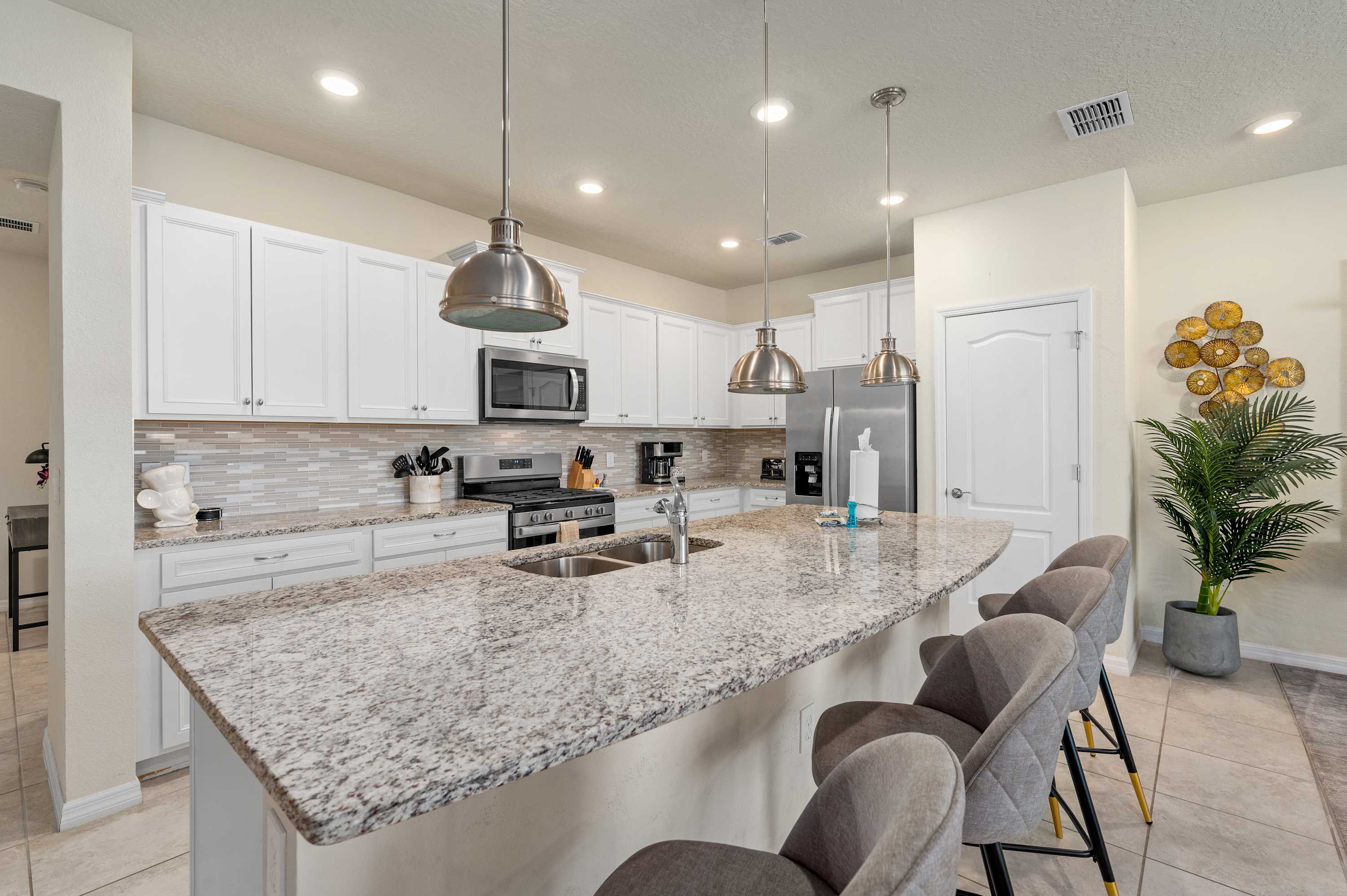 Lazy River, Heated Pool, Themed BR & Grill!