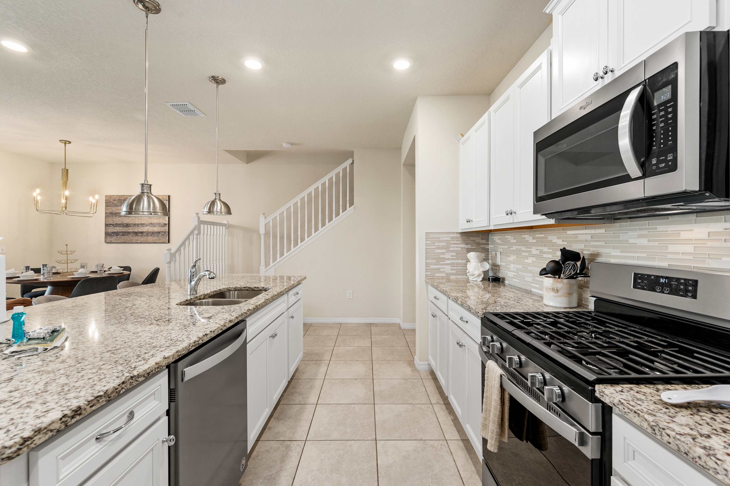 Lazy River, Heated Pool, Themed BR & Grill!