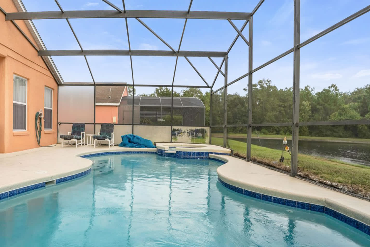 Private swimming pool and jacuzzi hot tub