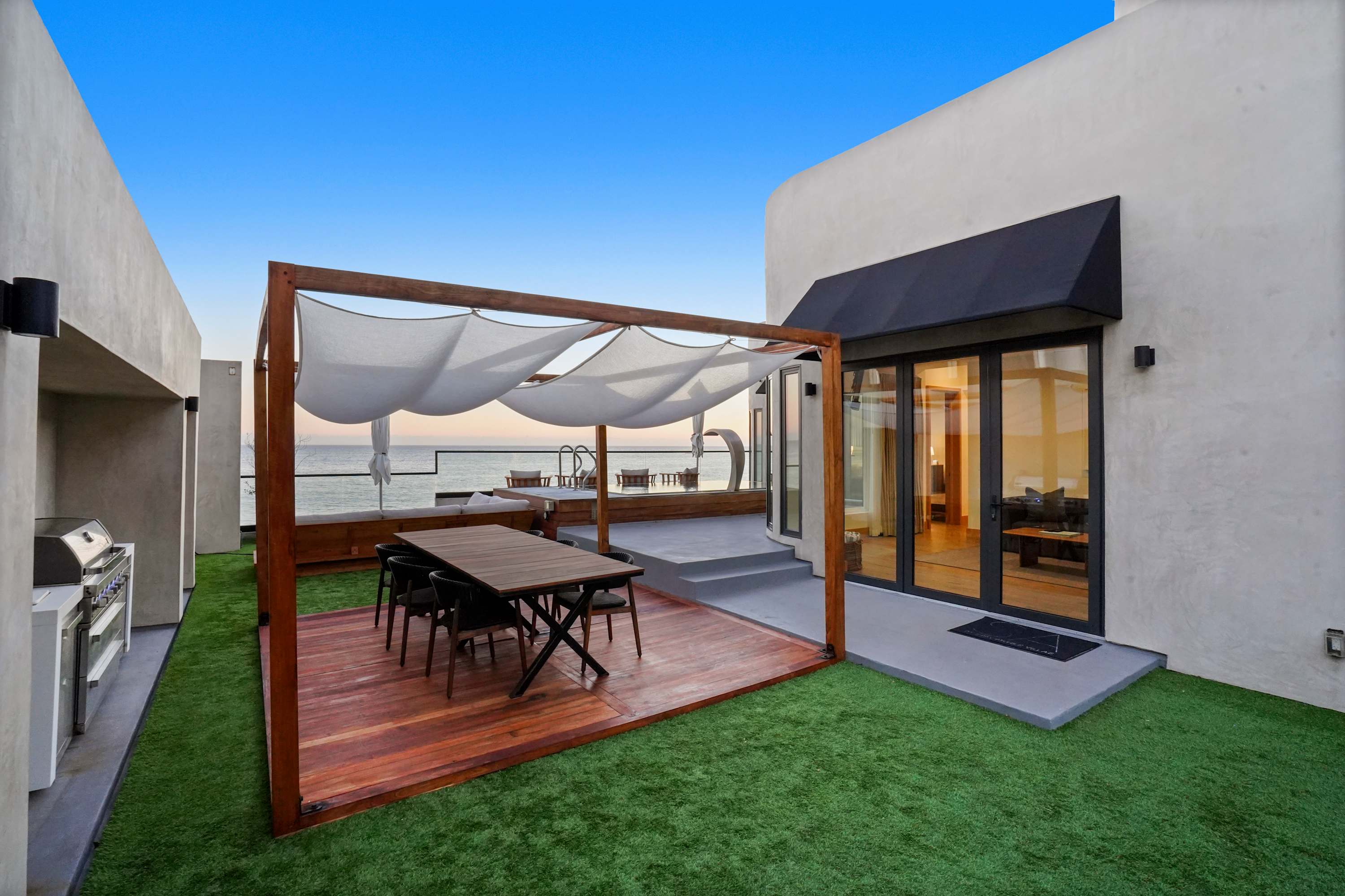 Dine alfresco as the Pacific Ocean shimmers in the distance.