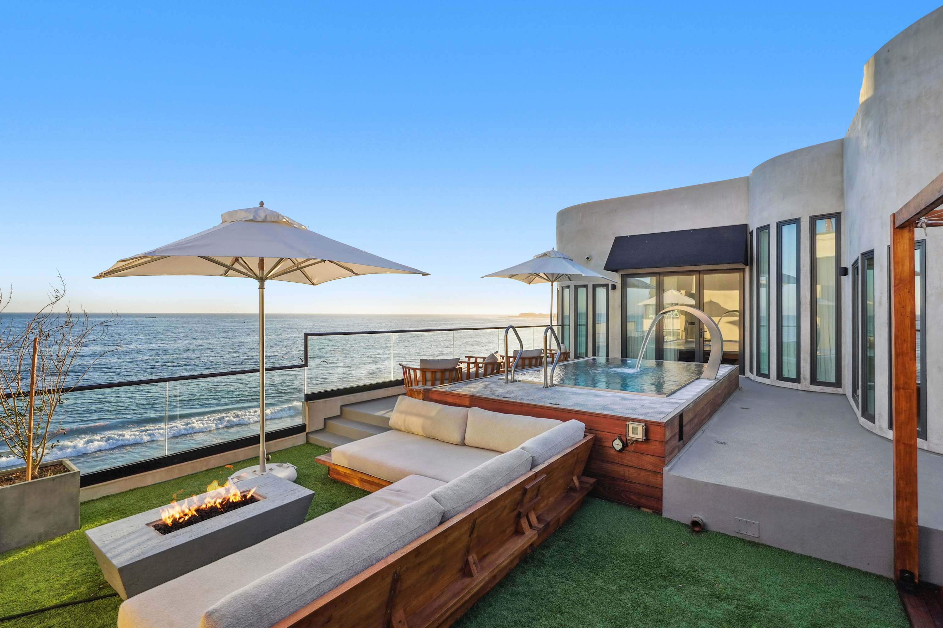 Unwind in your ocean-view hot tub under starlit Malibu skies.