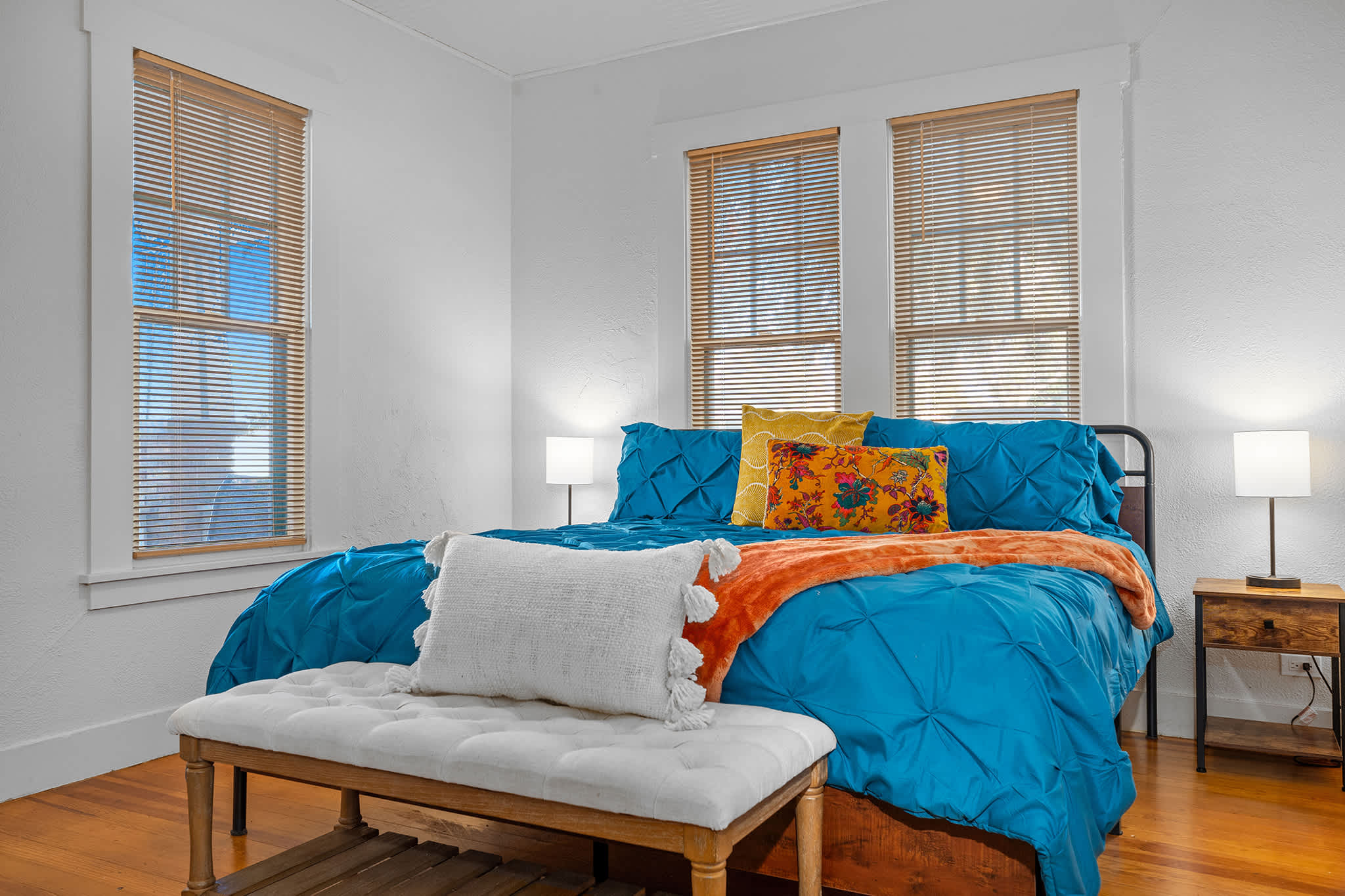 SIS' Cottage - Sleeps 4 on Main Street — Fredericksburg, TX — vacation rental