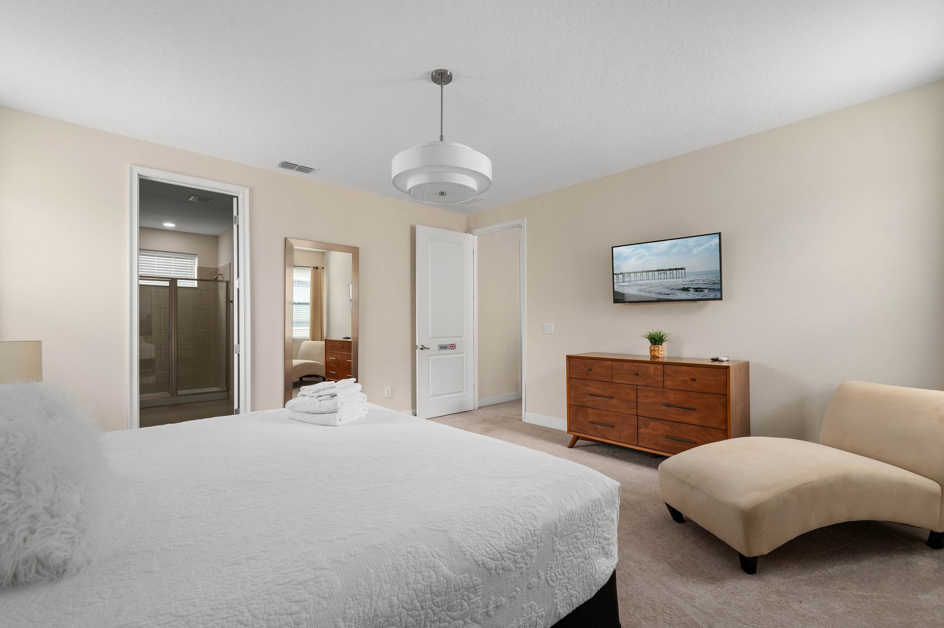 Luxury villa w/private pool & billiard lounge