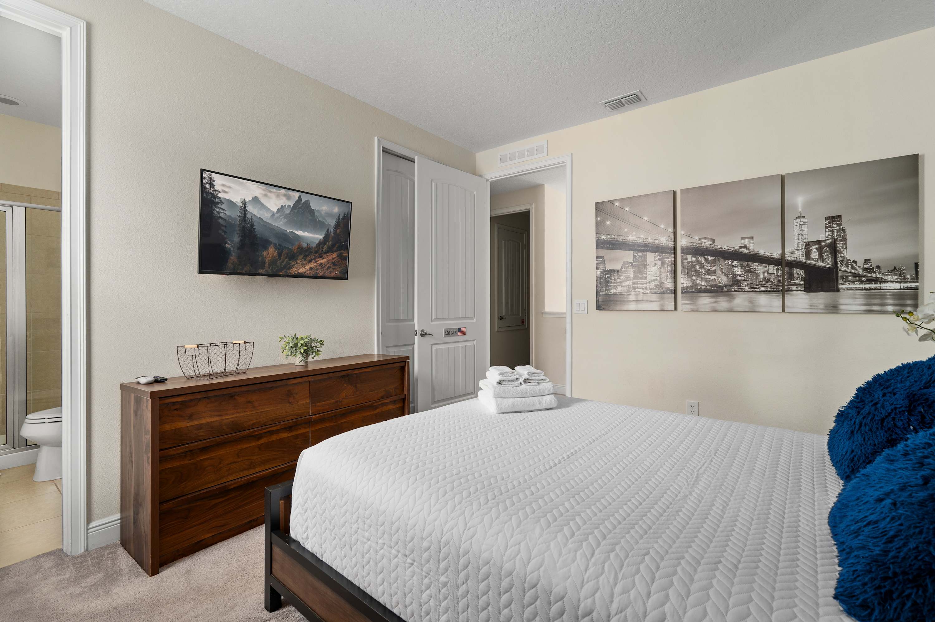 Luxury villa w/private pool & billiard lounge