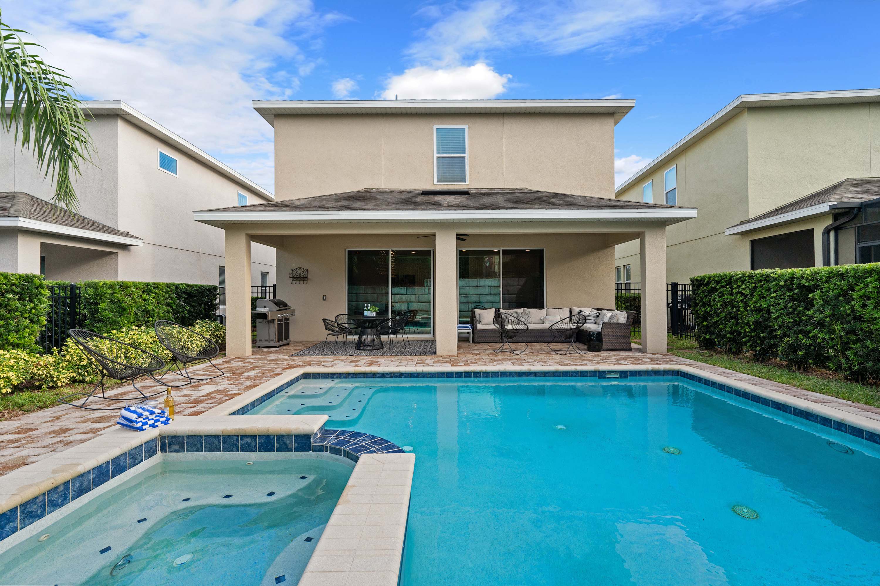 Luxury villa w/private pool & billiard lounge